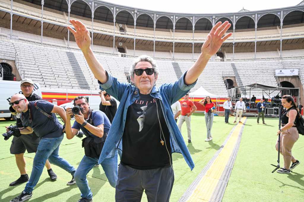 El roquero español Miguel Ríos celebra 80 años de vida con música y amigos