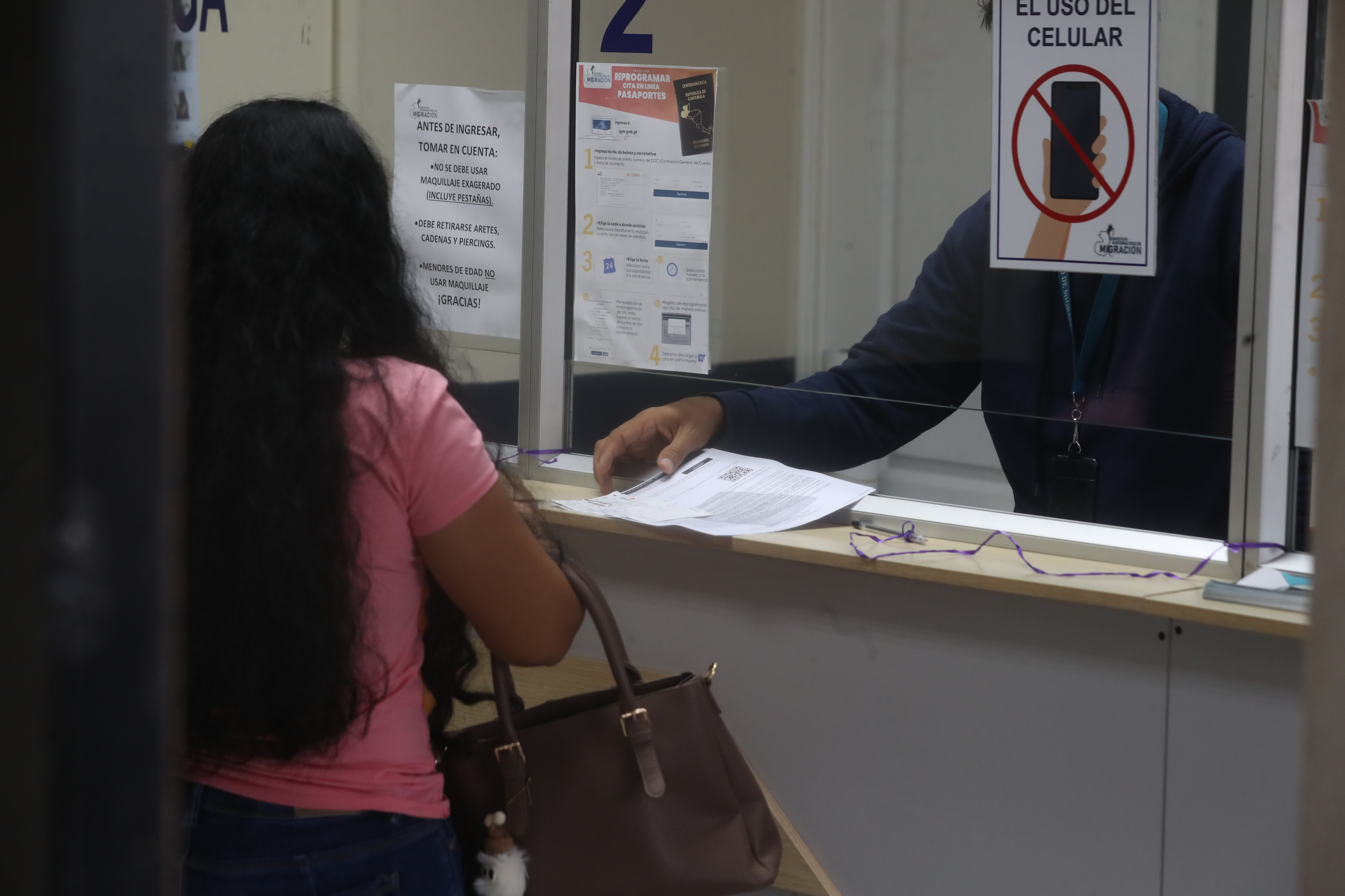 Uno de los mayores ahorros para la población a partir de la digitalización de trámites será la nula movilización por el tráfico. (Foto Prensa Libre: Juan Diego González)