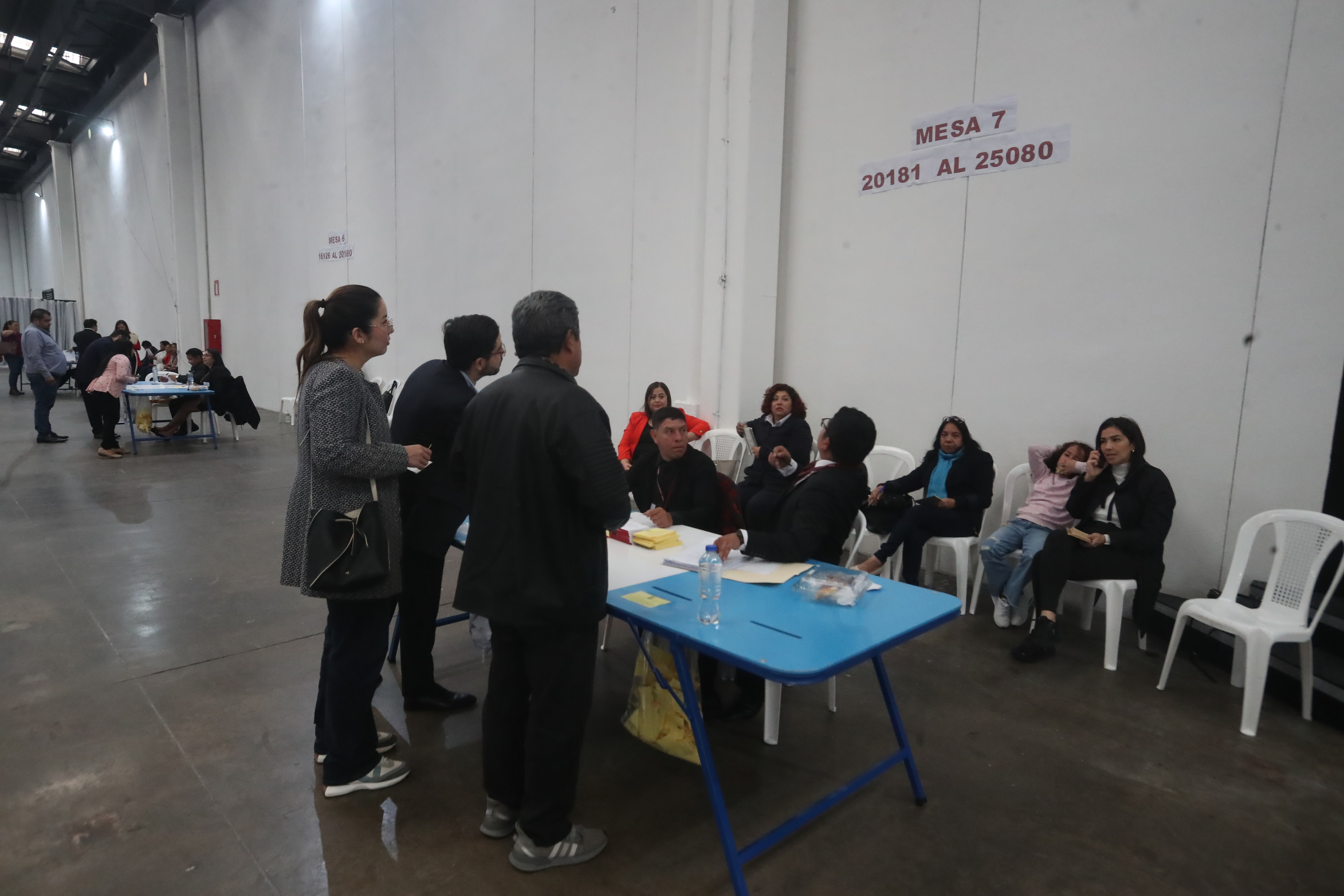 Los profesionales  agremiados al Cang votaron por los comisionados para las comisiones de postulación. Fotografía: Prensa Libre (Juan Diego González).