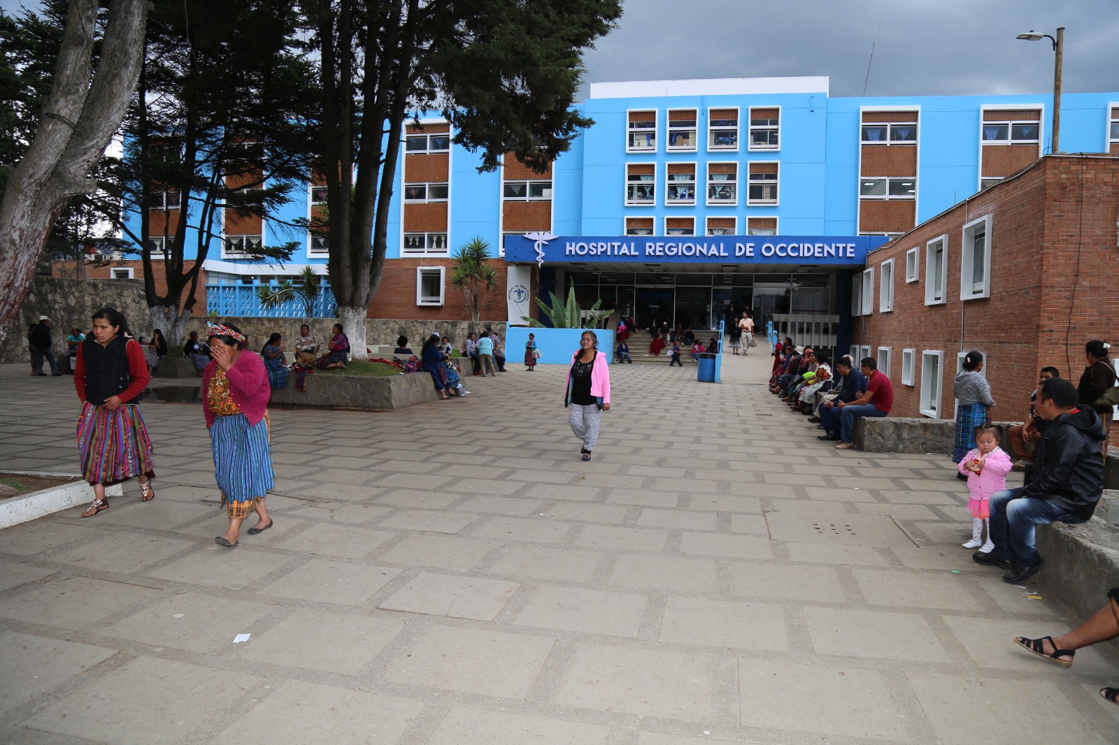 Entre 20 y 30 pacientes menores de 14 años recibe la emergencia de pediatría del Hospital Regional de Occidente desde hace dos semanas debido a neumonías e infecciones gastrointestinales. (Foto Prensa Libre: cortesía HRO).