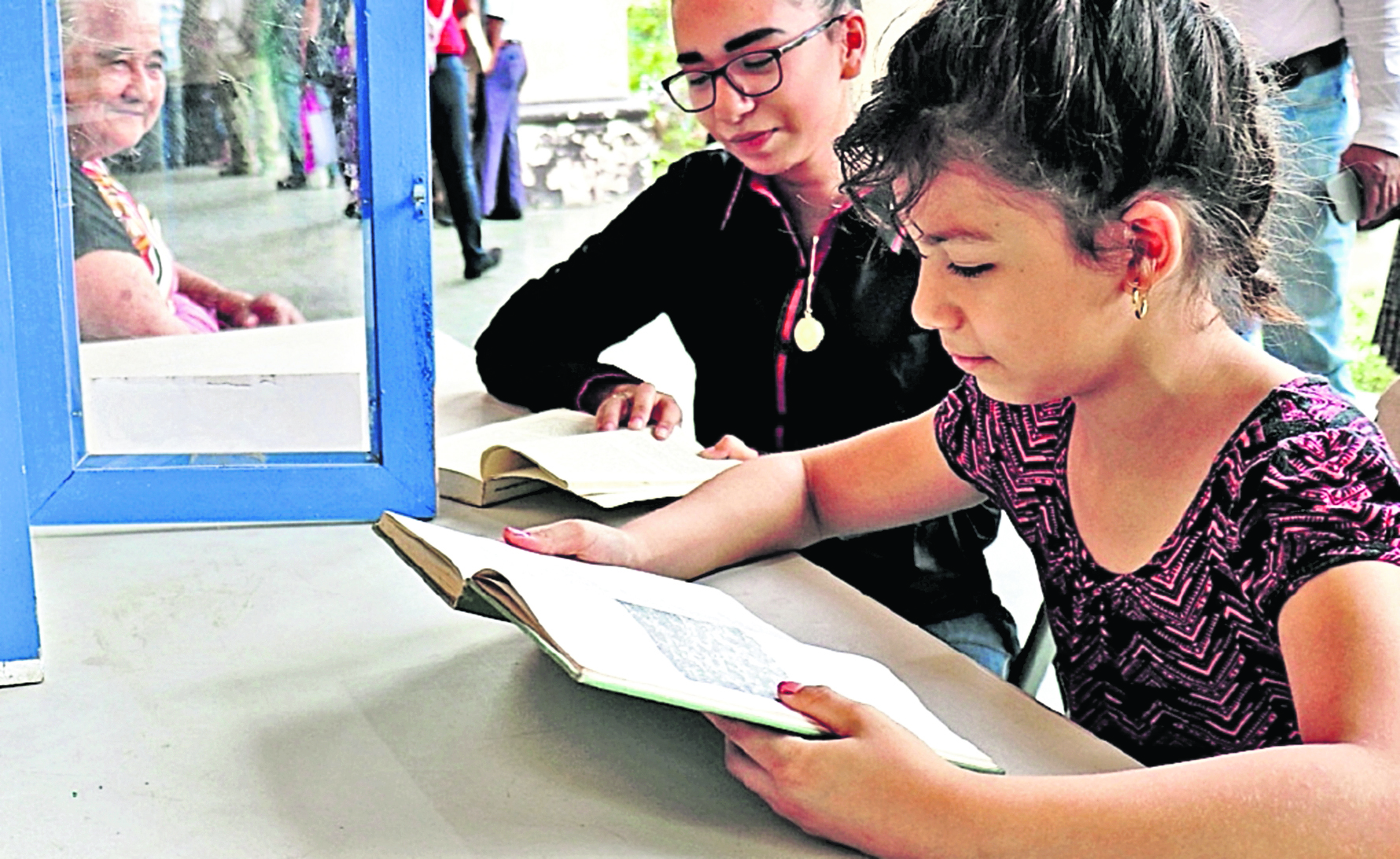 El prÛximo jueves 12 de Julio de cuatro a seis de la tarde en el centro cultural ubicado en las ruinas de la antigua iglesia en la zona 5, de Chiquimula se tiene programado organizar un Club de Lectura, informÛ VÌctor Lobos historiador local.
Esto es organizado por el Centro Universitario de Oriente (CUNORI) entidad que busca promover este centro cultural asÌ como el h·bito de lectura en jÛvenes y adultos.