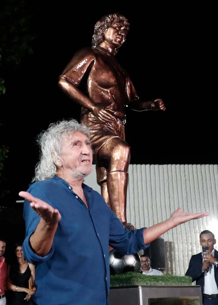 "El Mágico" González ya tiene un museo y una estatua en El Salvador