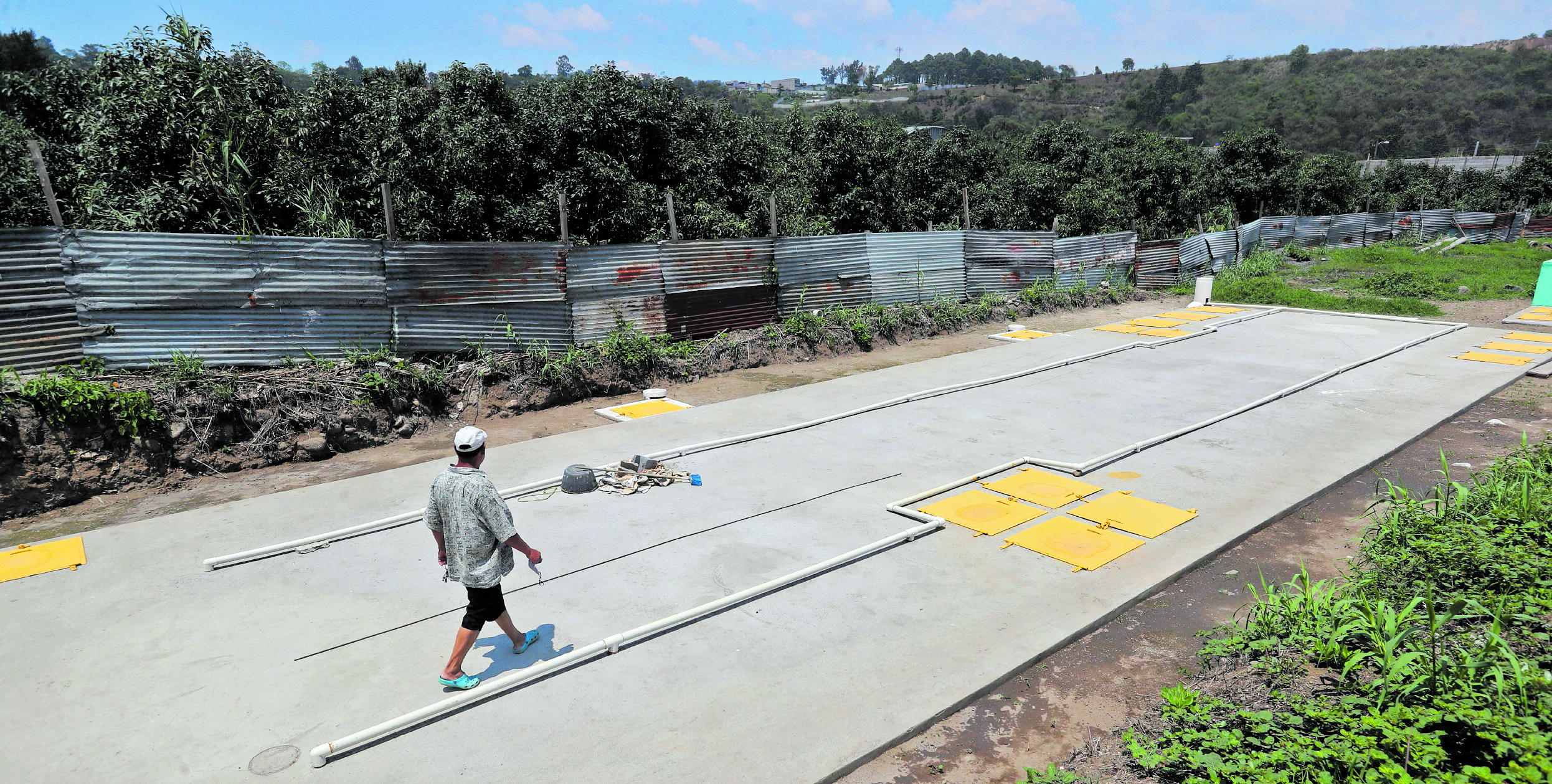 Planta de Tratamiento de aguas residuales
 en Aldea las Trojes en Amartillan ubicada en la Colonia San Luis.


Fotografía. Erick Avila:                          11/05/2021