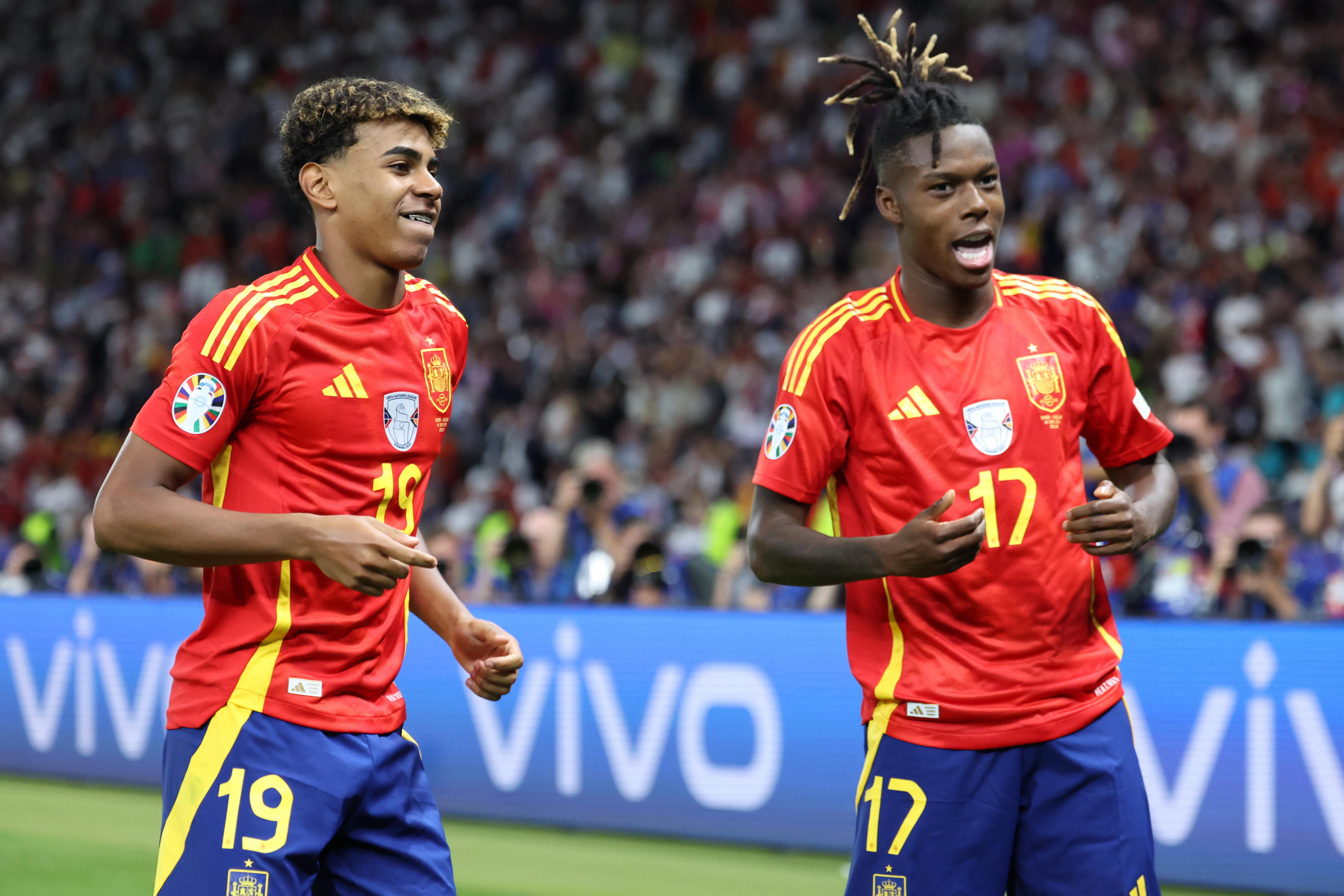 Nico Williams celebrando junto a Lamine Yamal el gol que abrió la lata.