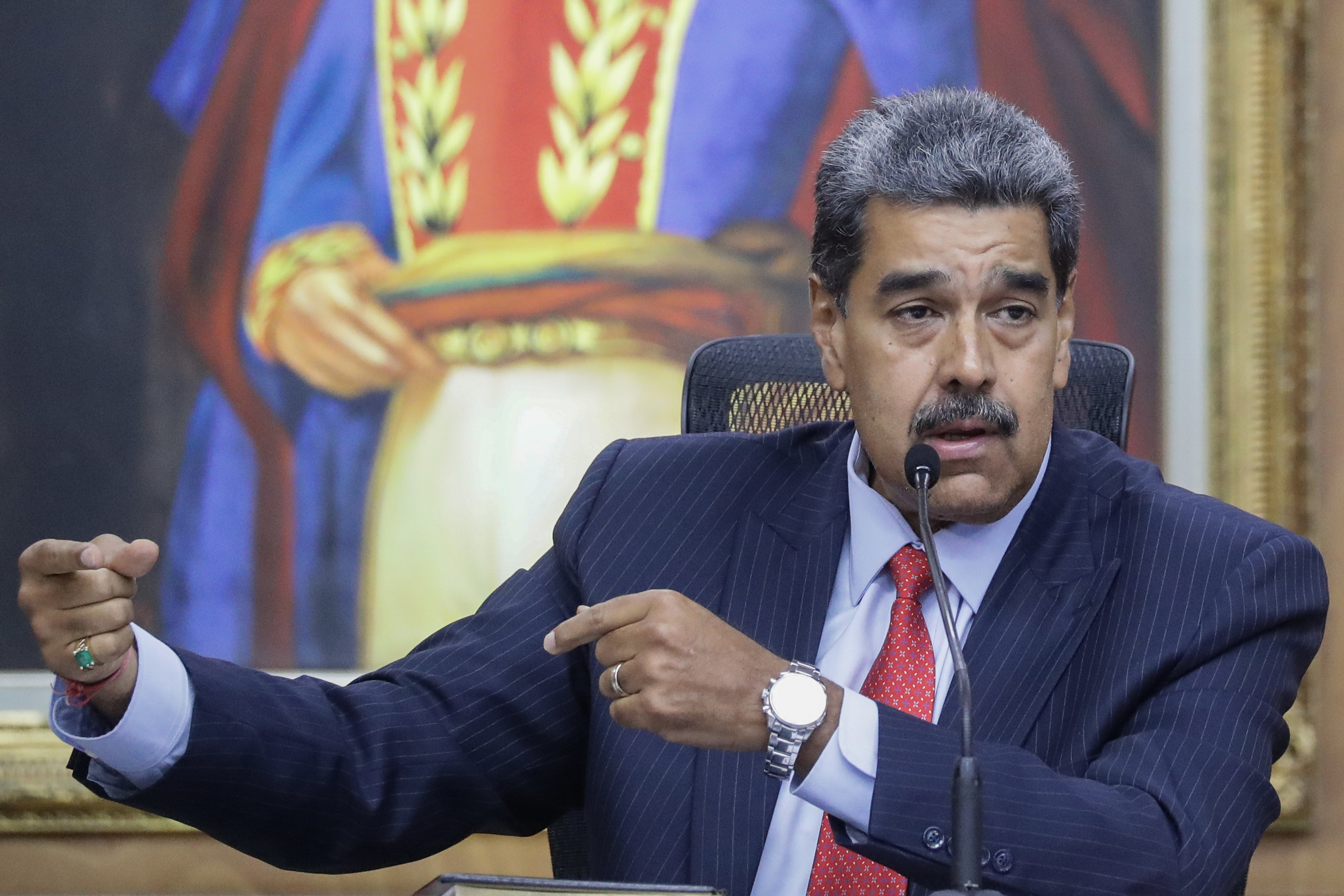 Nicolás Maduro acusó a Whatsapp de entregar "toda la base de datos" de Venezuela a los líderes de la oposición. (Foto Prensa Libre: EFE/ Ronald Peña R.)