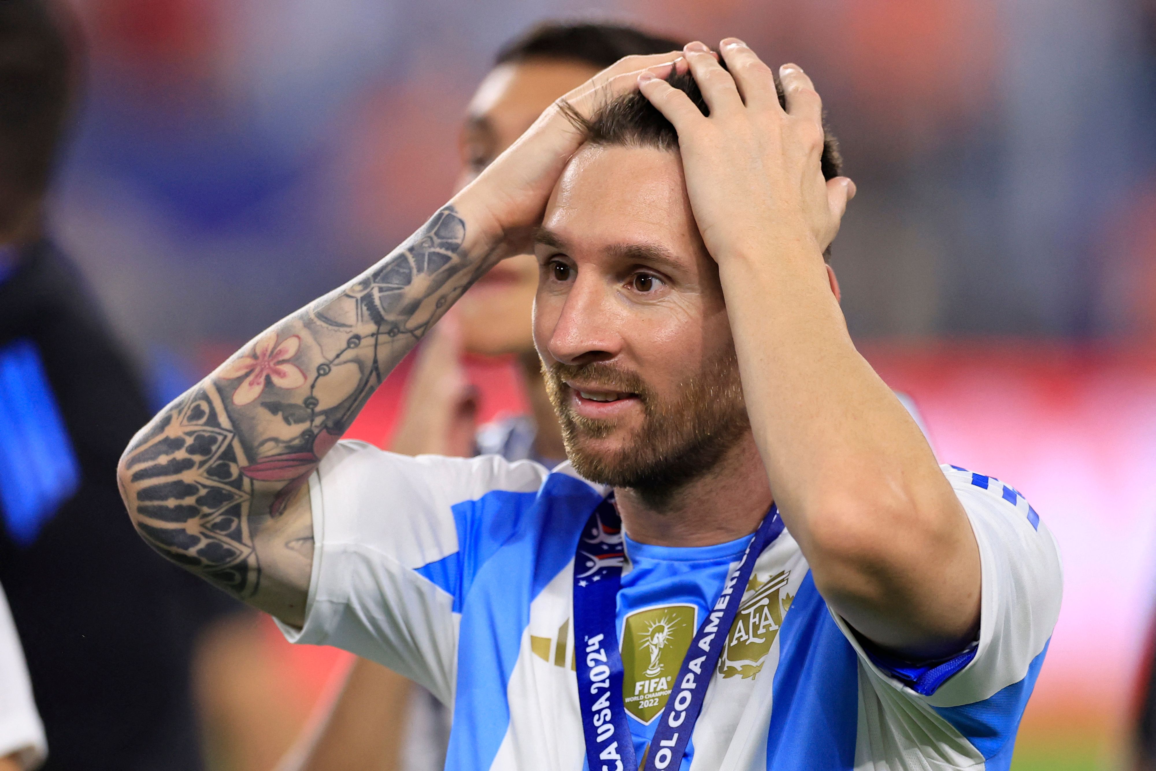 Lionel Messi reacciona durante un partido con la Selección de Argentina en la Copa América 2024.