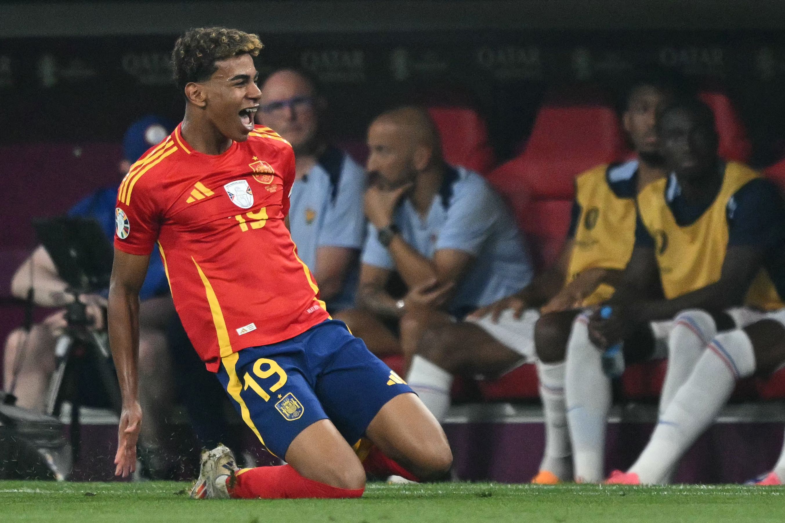 Lamine Yamal celebrando su primer gol en la Eurocopa 2024.