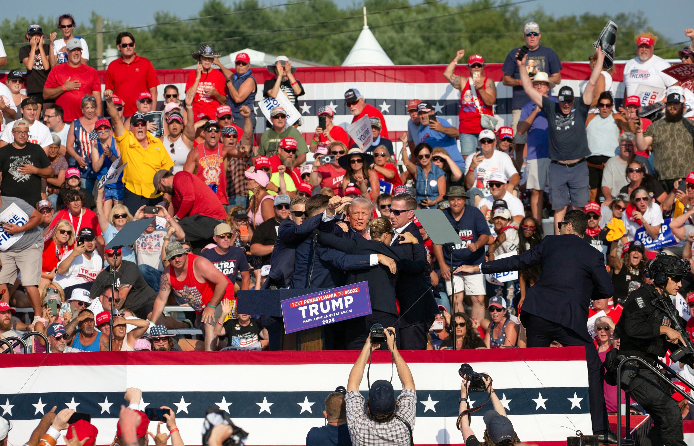 Tromp es herido por disparos. (Foto Prensa Libre: AFP)