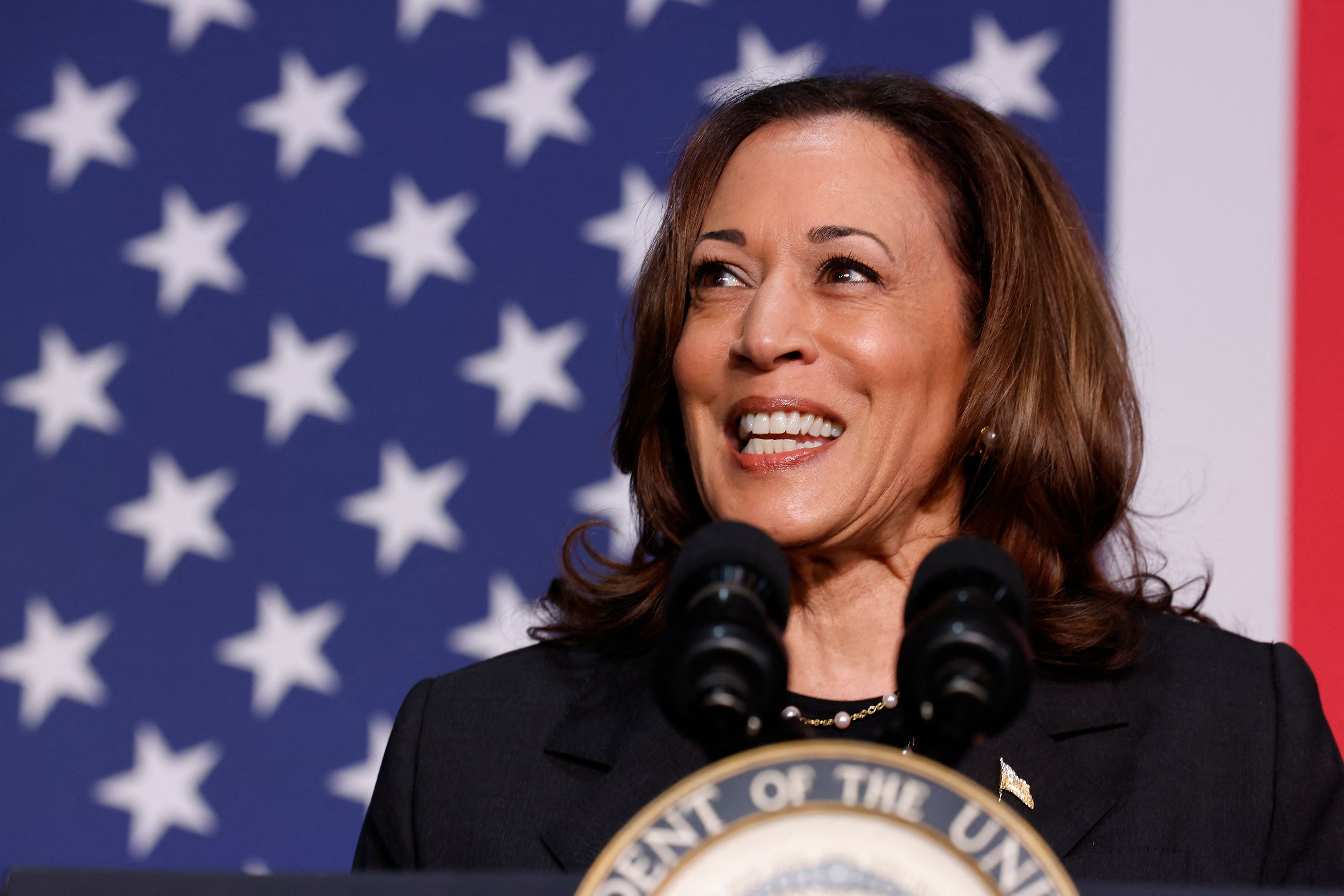 Kamala Harris busca el apoyo demócrata para ser la candidata presidencial en las elecciones contra Donald Trump. (Foto Prensa Libre: JEFF KOWALSKY / AFP)