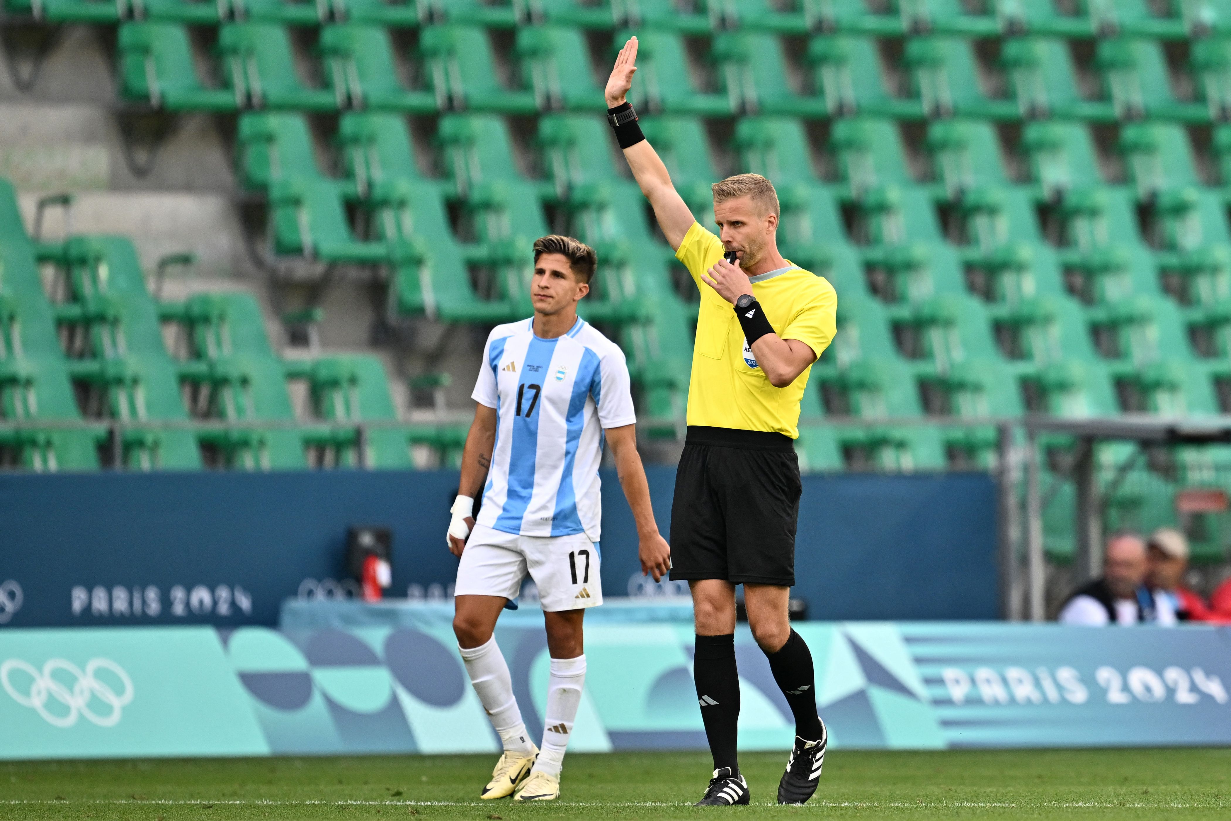 Glenn Nyberg, de Suecia, fue el encargado de arbitrar el Argentina vs Marruecos.