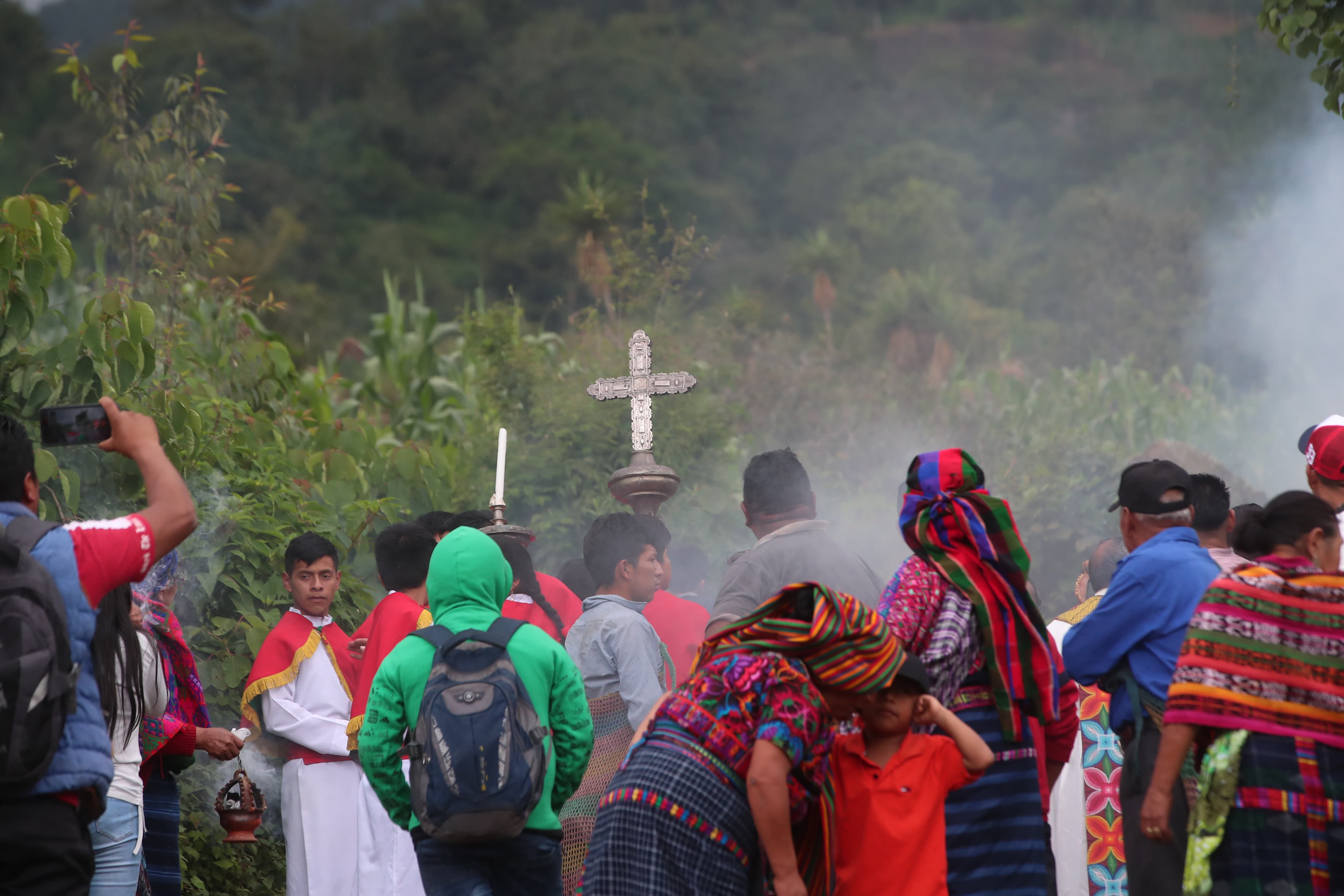 Cristo de las alturas desciende del volcán de Agua'