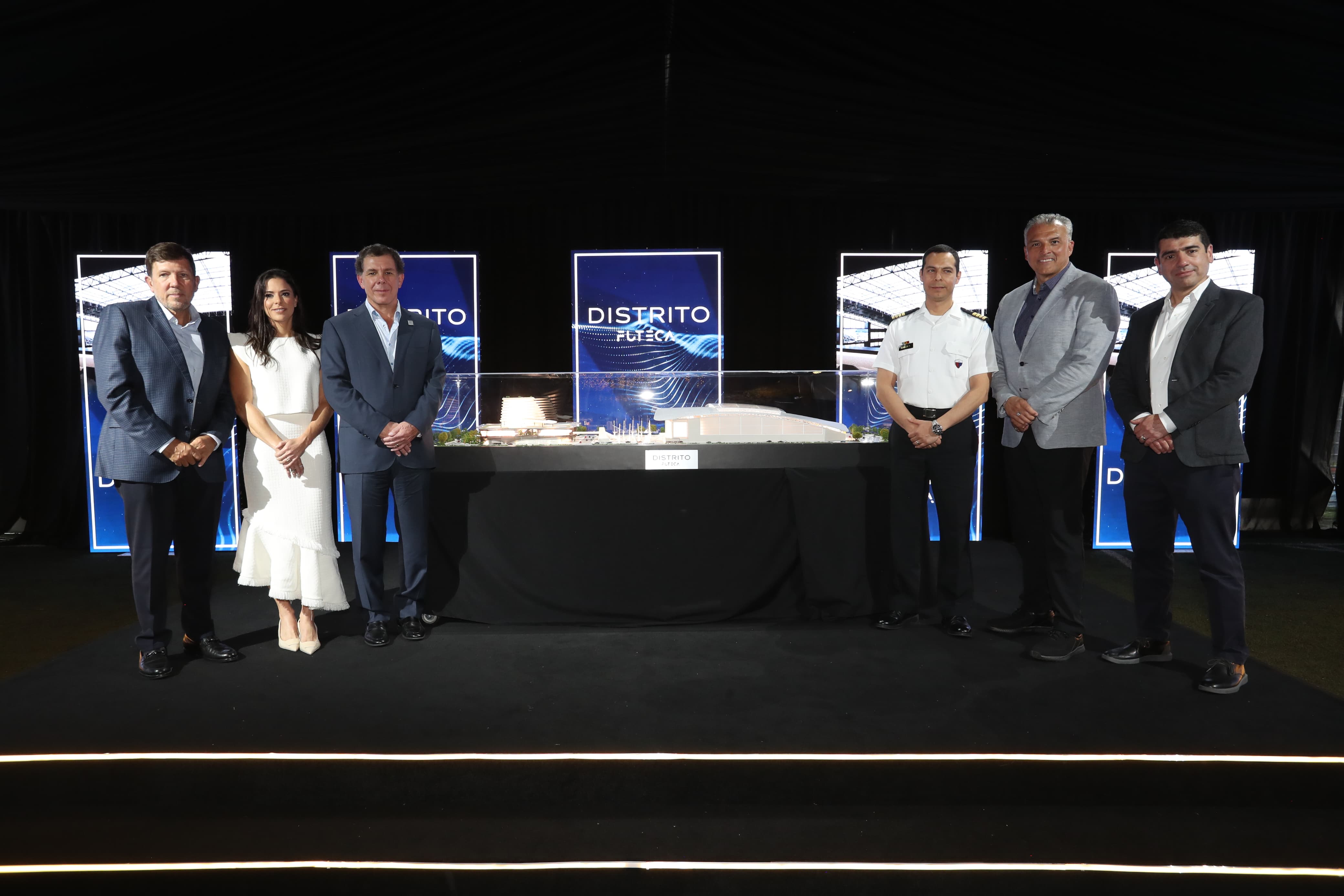 Presentación del proyecto Distrito Futeca. En la foto se ven (de izquiera a derecha): Alfredo Saravia de AS Arquitectura; Mariana Yurrita y Javier Arzú de Futeca Corporación; Mario Alejandro Baeza del Instituto de Previsión Militar; Fred Ortiz y Juan Carlos Pineda de HKS.