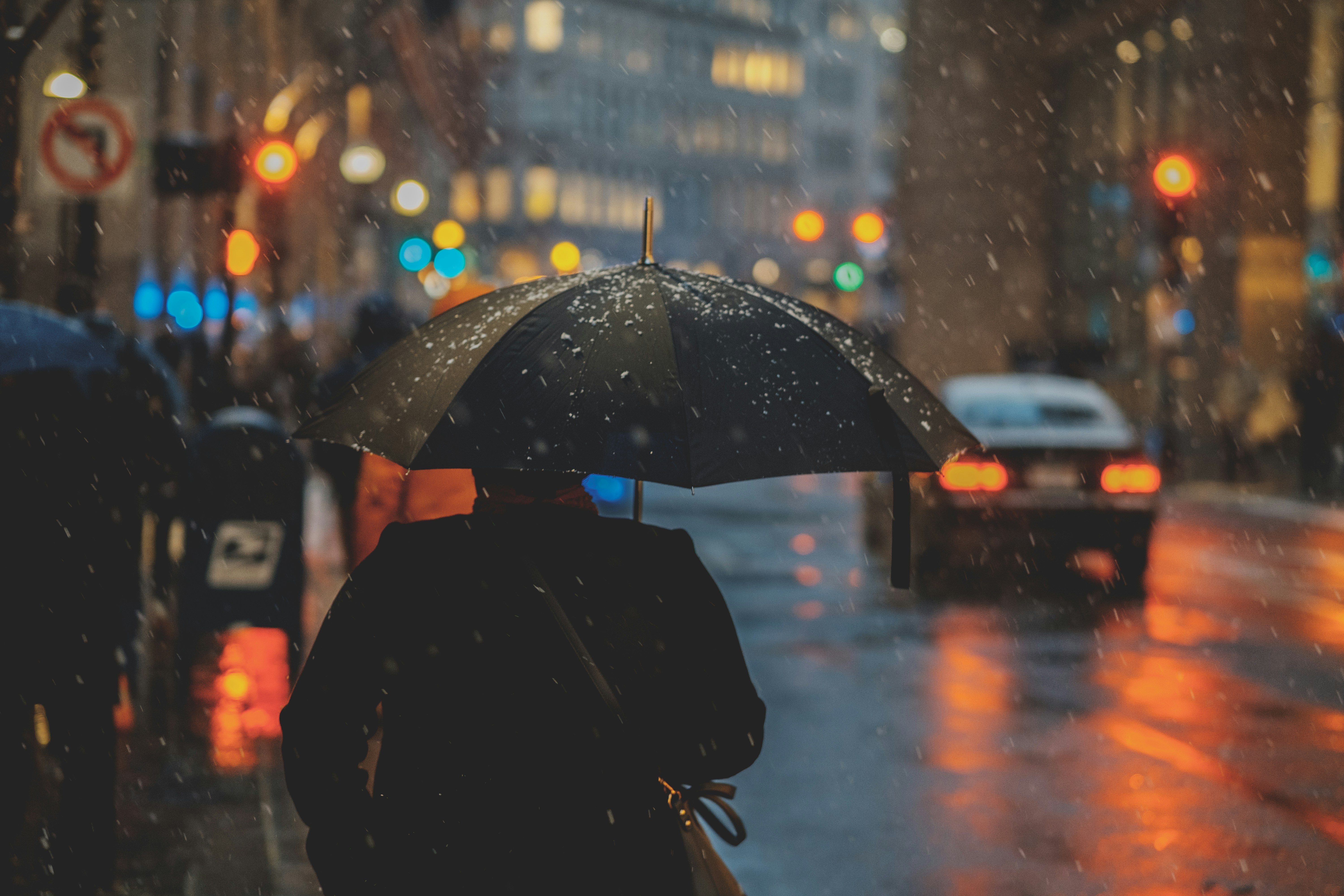 El ambiente húmedo y lluvioso continúa para este domingo 7 de julio. (Foto de referencia. Prensa Libre: Unsplash)