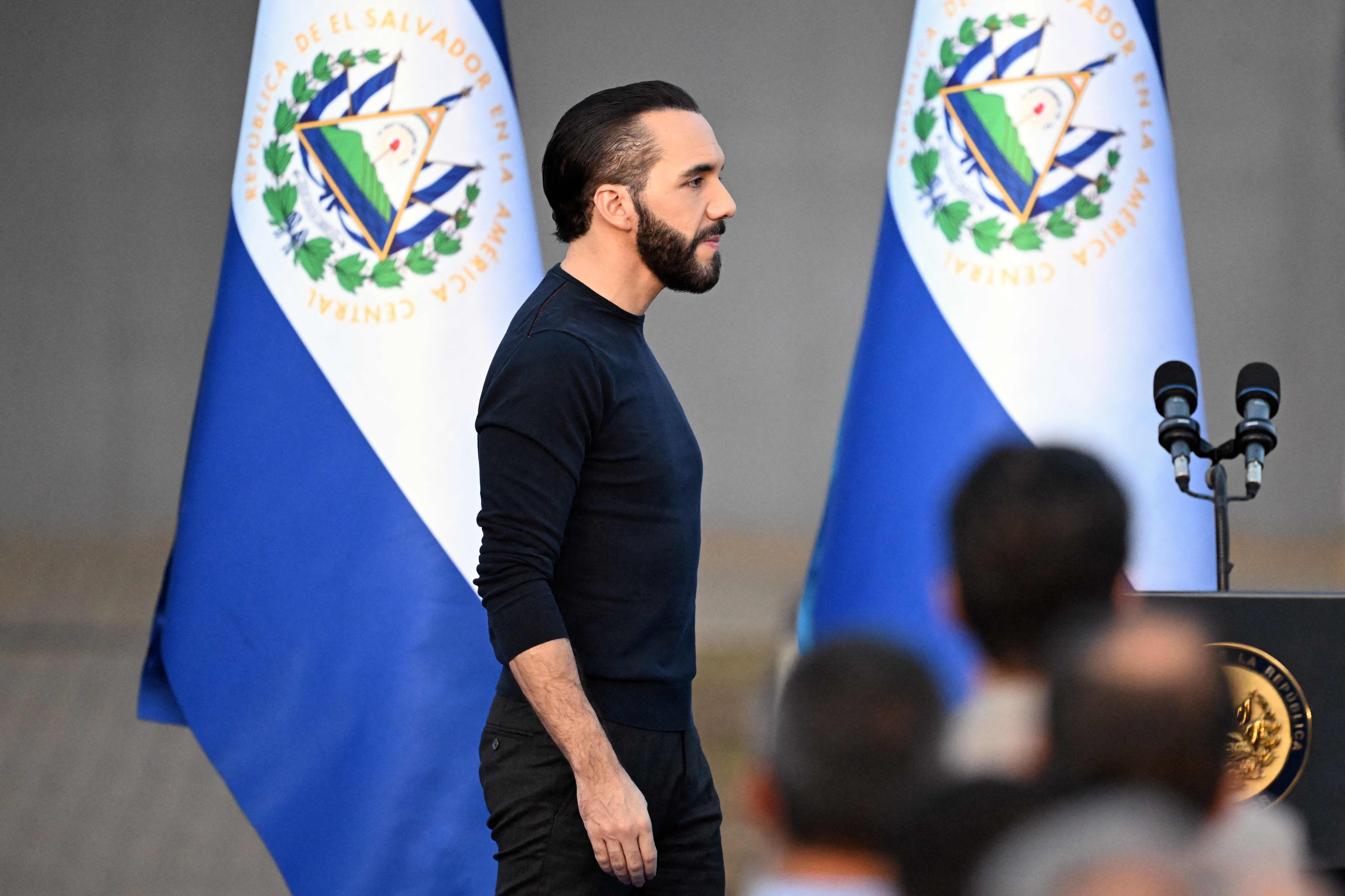 El Congreso de El Salvador aprobó este miércoles suspender por diez años el pago de aranceles de los alimentos que llegan al país centroamericano. (Foto Prensa Libre: Marvin RECINOS / AFP)