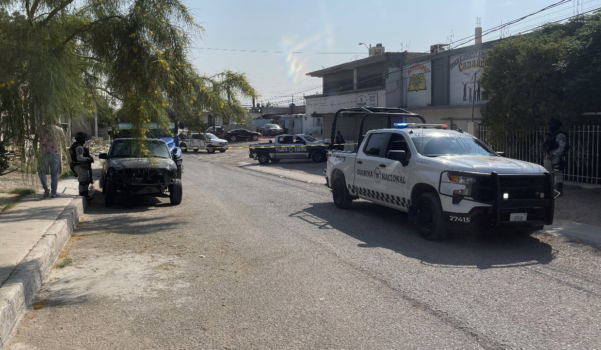 Autoridades de la mexicana Ciudad Juárez, fronteriza con Estados Unidos, se declararon en alerta luego de que los líderes del Cártel de Sinaloa, Ismael ‘el Mayo’ Zambada y Joaquín Guzmán López, hijo del narcotraficante mexicano Joaquín ‘el Chapo’ Guzmán, fueron arrestados el jueves cerca de El Paso Texas. (Foto Prensa Libre: EFE)