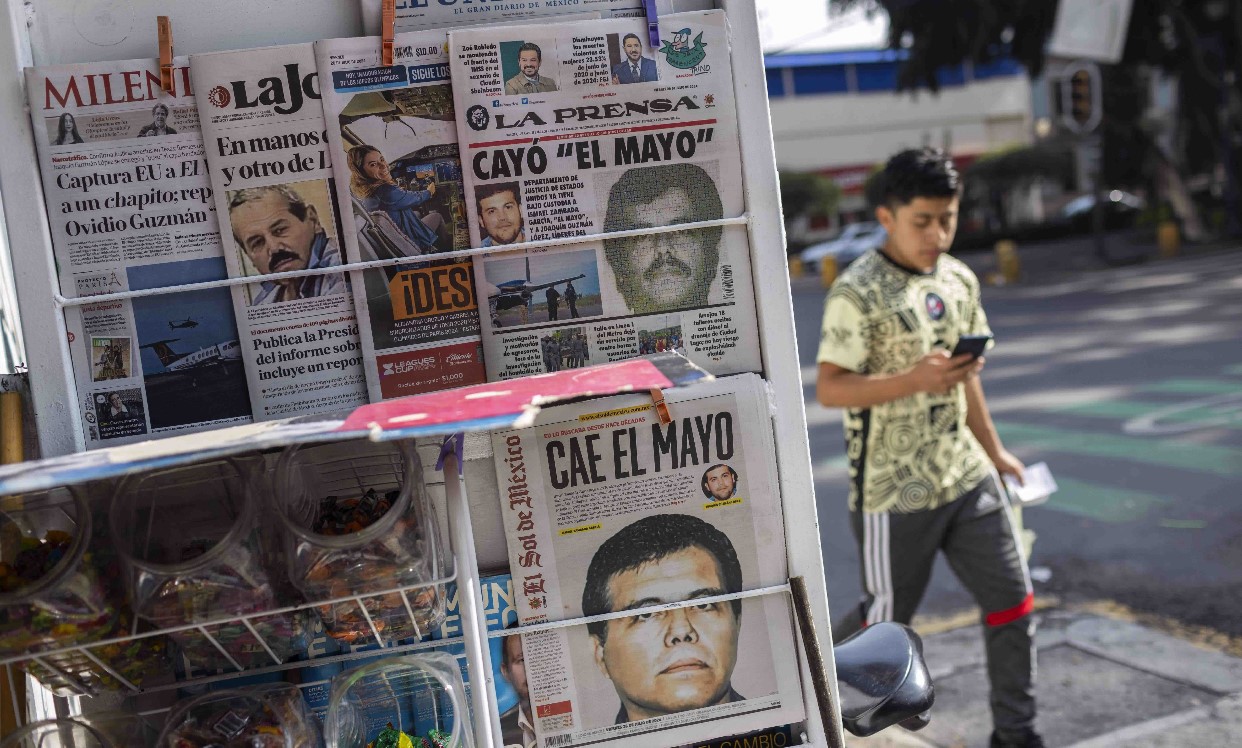 Portadas de diarios mexicanos destacan captura de capos del cartel de Sinaloa. (Foto Prensa Libre: AFP)