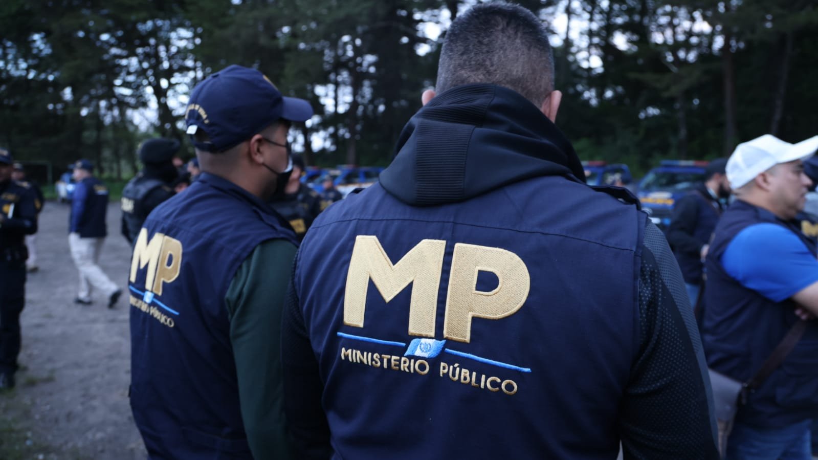 Investigadores del MP participan en una requisa en la cárcel Pavoncito. (Foto Prensa Libre: MP)