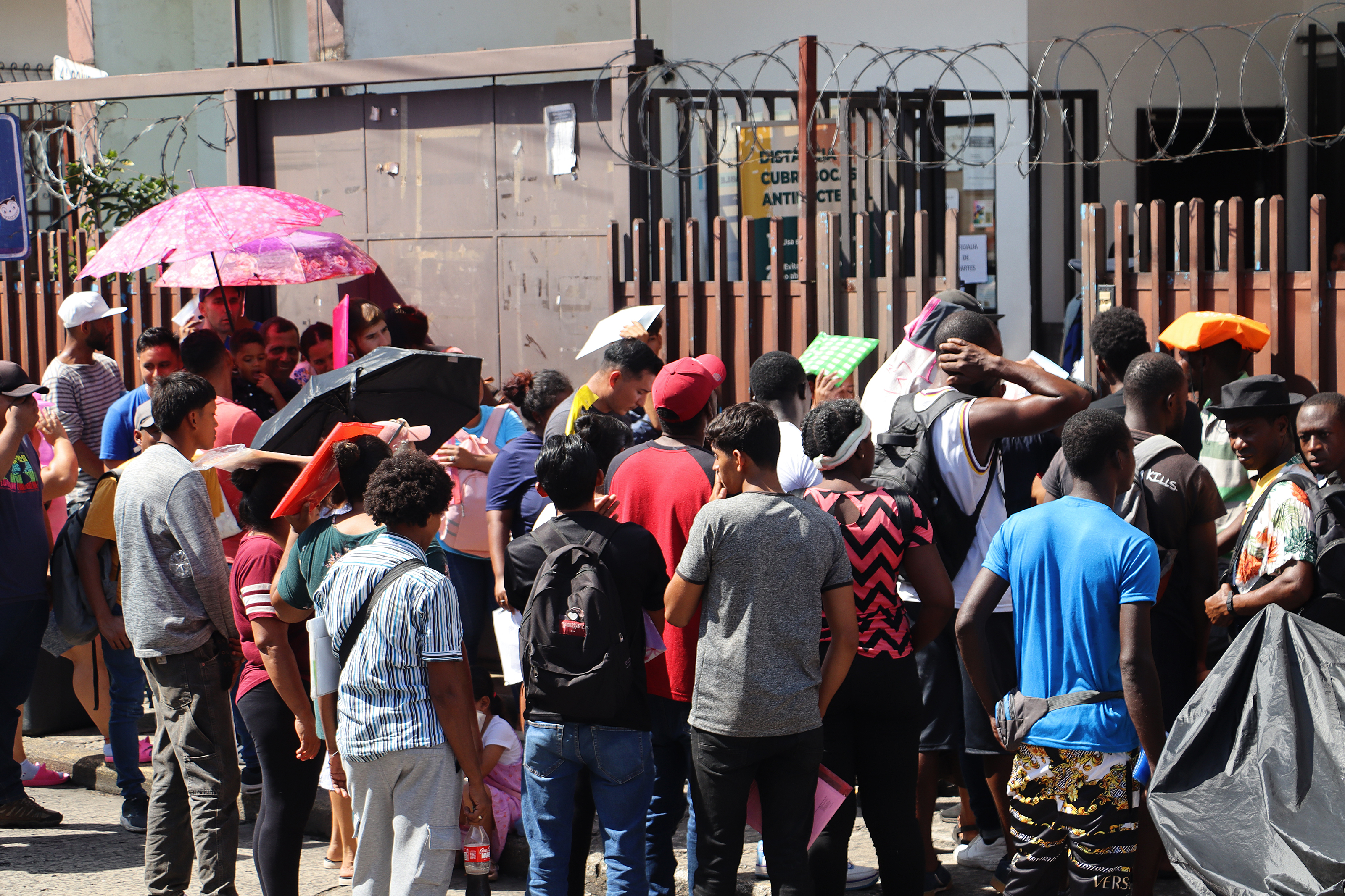 La violencia en Chiapas, México, ha causado el desplazamiento de decenas de familias hacia Huehuetenango, Guatemala. (Foto Prensa Libre: EFE/ Juan Manuel Blanco)