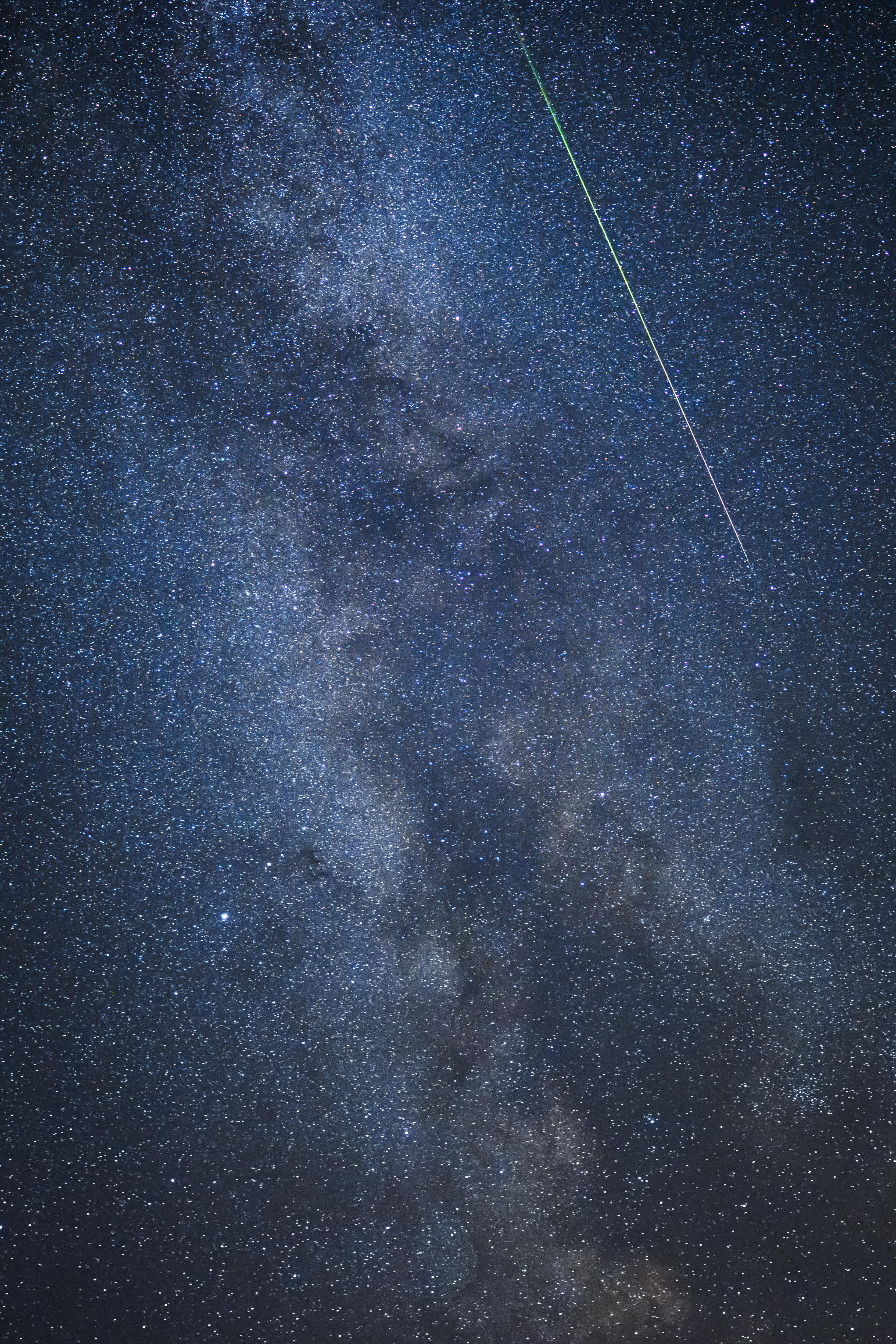 Allaman (Switzerland), 13/08/2024.- A meteor with its characteristic green trail is pictured in front of the milky way, during the peak of the Perseid meteor shower, in the sky above Allaman, Switzerland, early Tuesday, 13 August 2024. (Suiza) EFE/EPA/VALENTIN FLAURAUD