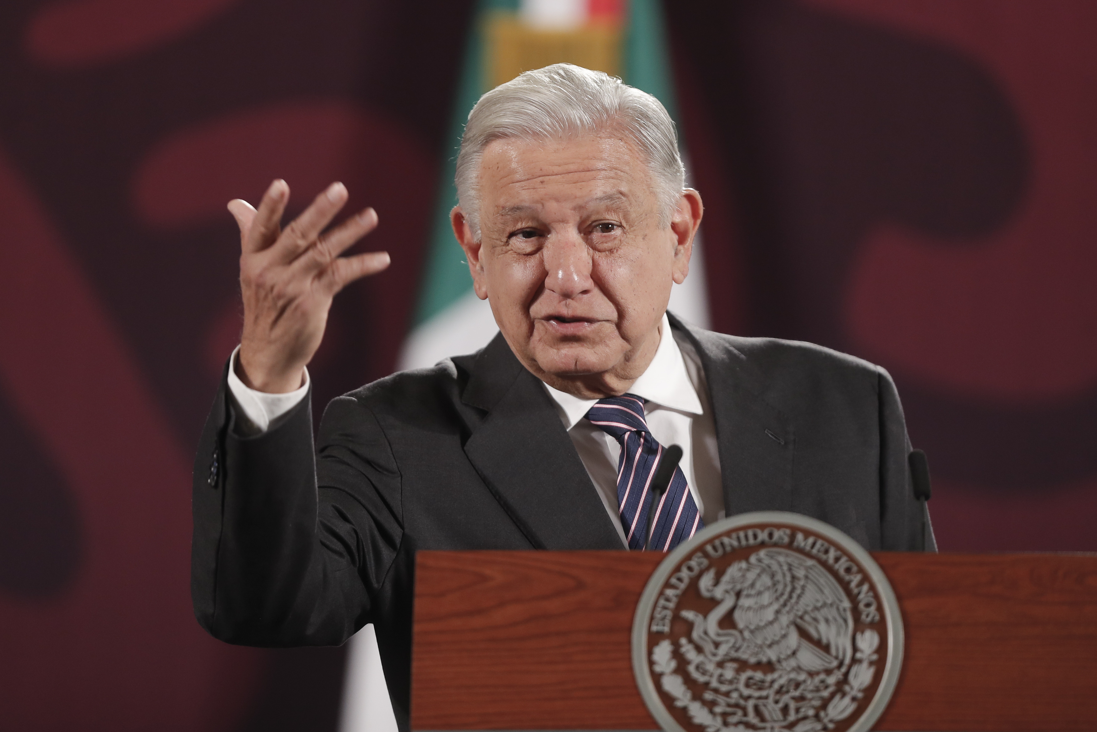 Manuel López obrador hace declaraciones sobre las posturas migratorias que están prometiendo los candidatos presidenciales de los EE. UU.