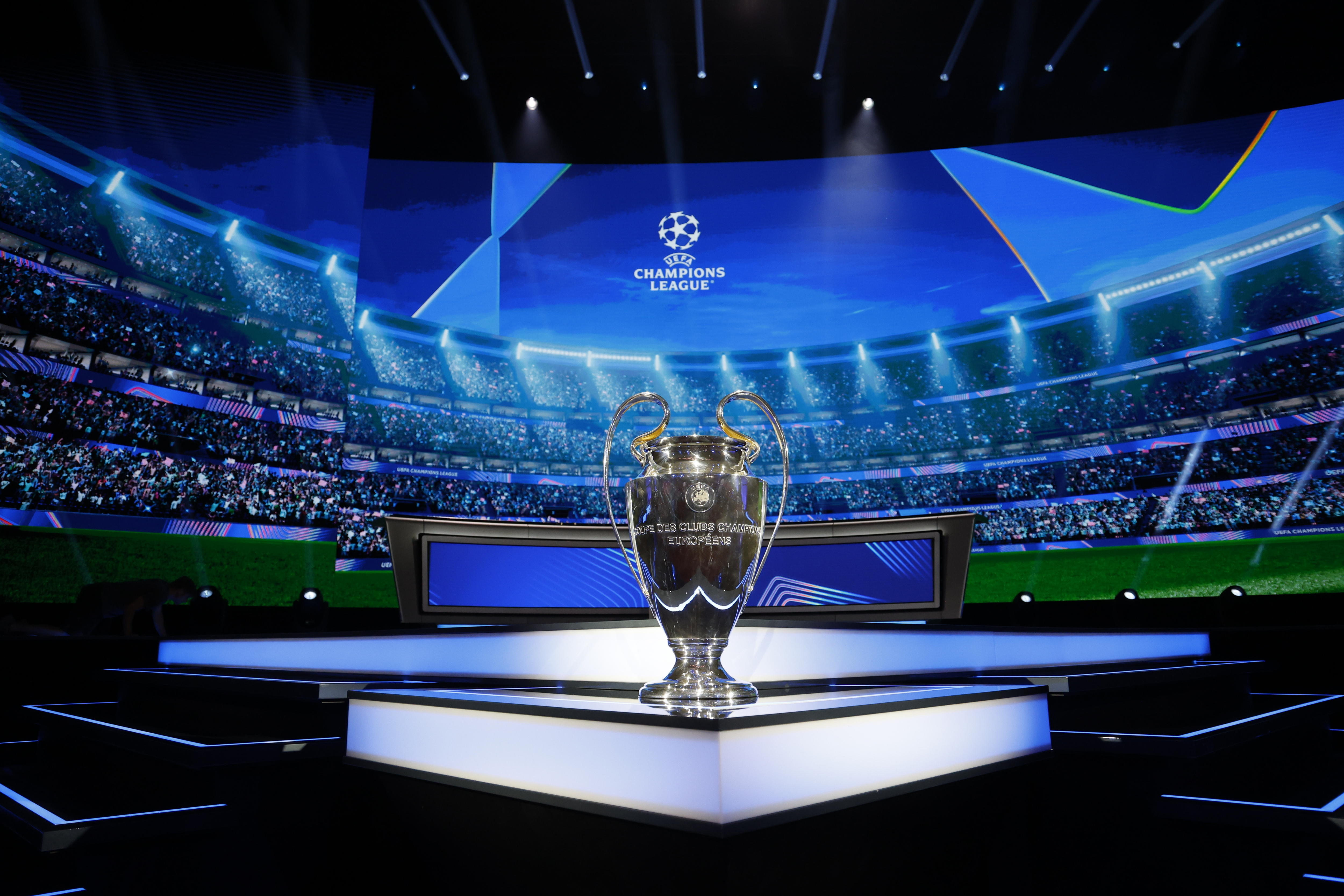 El trofeo de la Champions League que será otorgado al ganador en 2025.