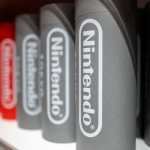 Nintendo dijo el 2 de agosto de 2024 que las ganancias netas del primer trimestre se redujeron a menos de la mitad debido a que las ventas de la Switch, que tiene siete años, se desaceleraron y los fanáticos esperaban con ansias noticias sobre la sucesora de la exitosa consola. (Foto Prensa Libre: FONG / AFP)