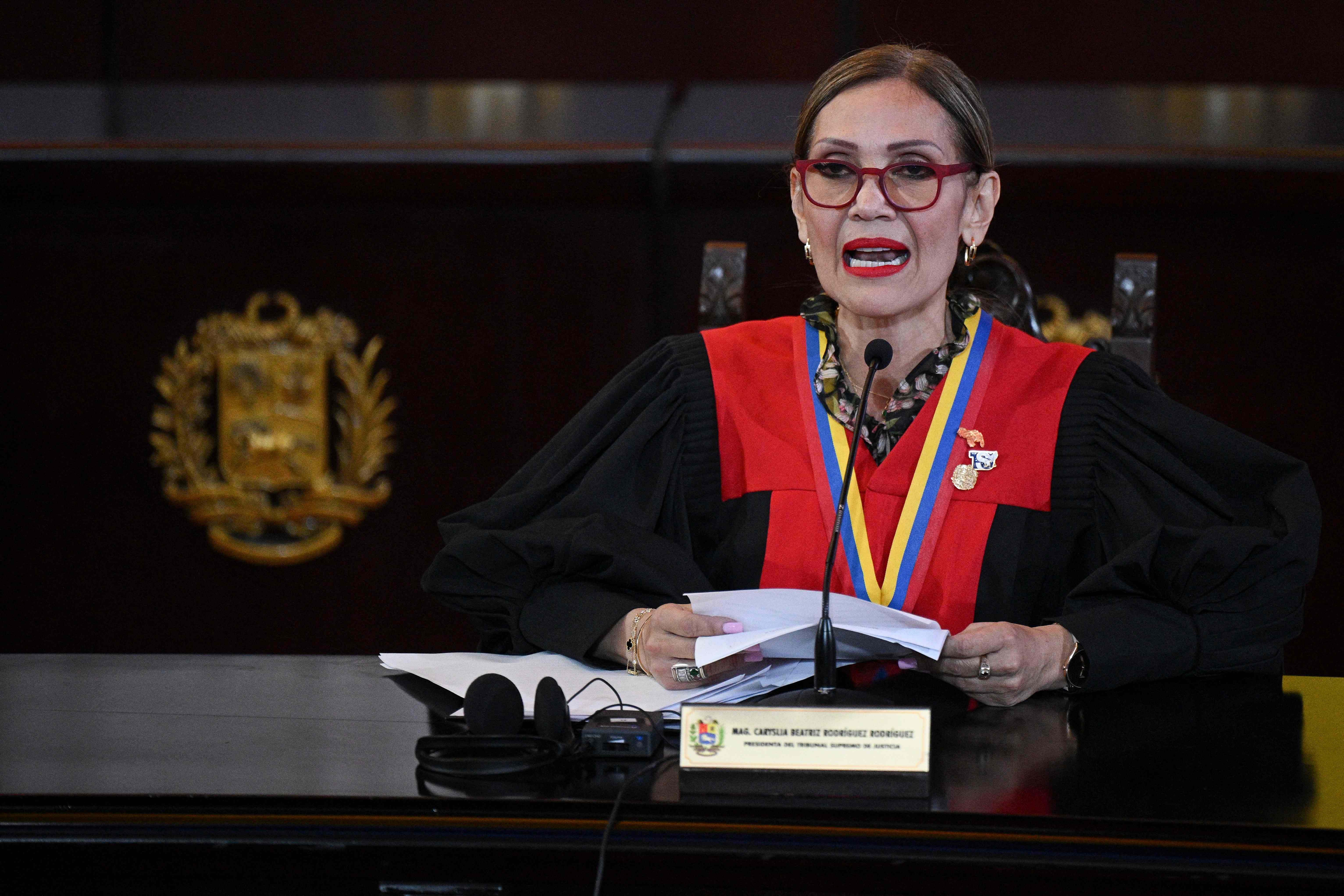 El Tribunal Supremo de Justicia de Venezuela certifica la reelección del presidente Nicolás Maduro para un tercer mandato de seis años, tras denuncias de fraude e independencia judicial por parte de la oposición liderada por María Corina Macha y Edmundo González Urrutia  . (Foto Prensa Libre: Federico PARRA / AFP)