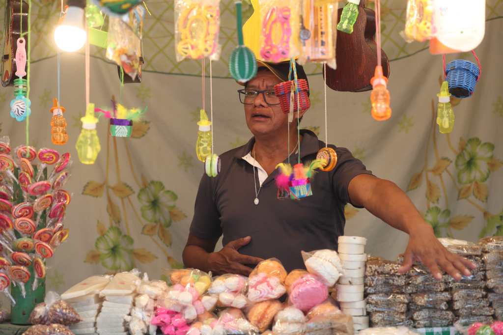 Puesto de venta de dulces en la Feria del Cerrito del Carmen