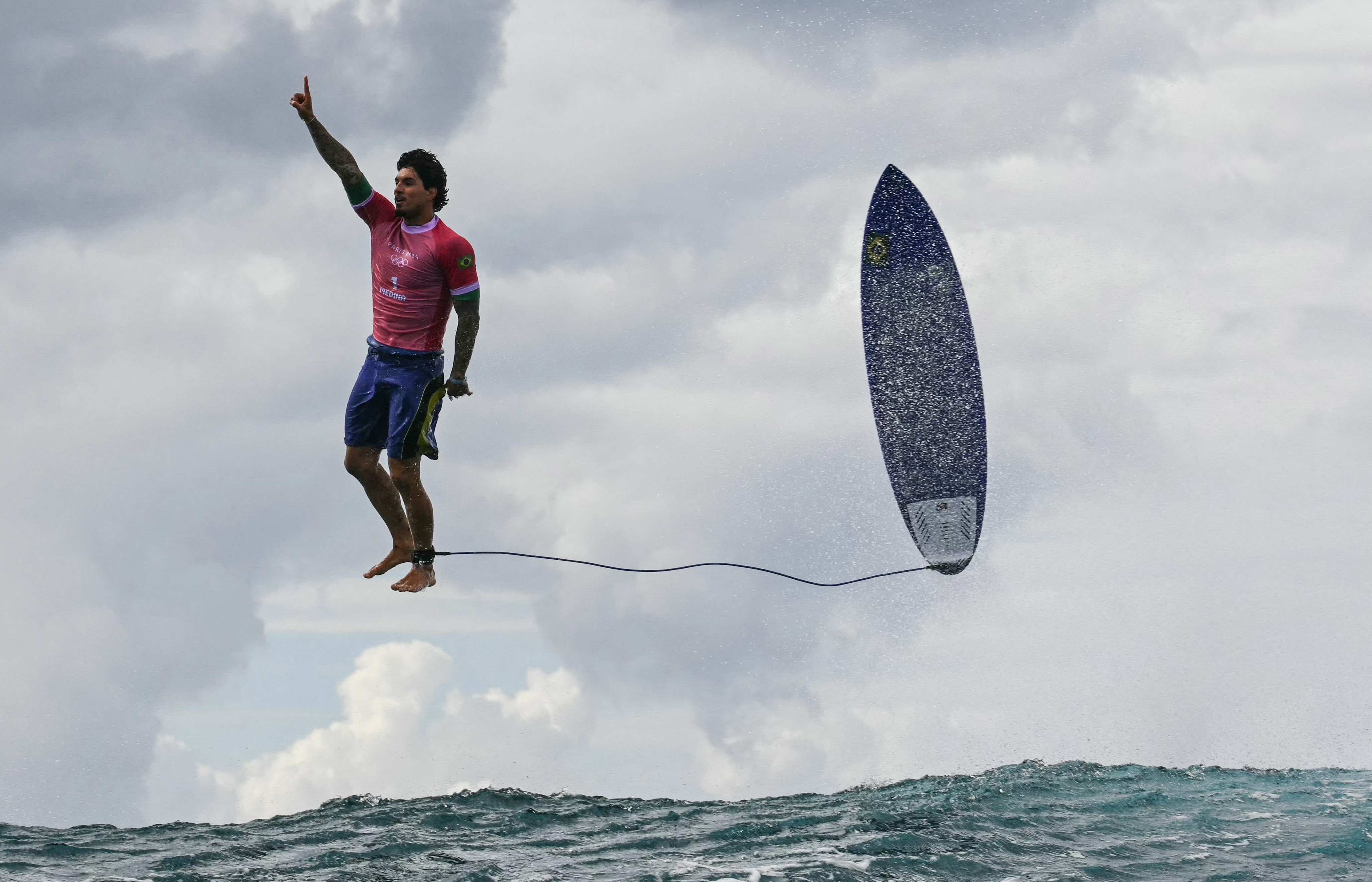 Brazil's Gabriel Medina reacts after getting a large wave in the 5th heat of the men's surfing round 3, during the Paris 2024 Olympic Games, in Teahupo'o, on the French Polynesian Island of Tahiti, on July 29, 2024. (Photo by Jerome BROUILLET / AFP) / ALTERNATE CROP