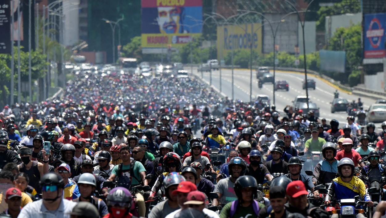 Simpatizantes del presidente Nicolás Maduro,  en Caracas. (Foto Prensa Libre: AFP)