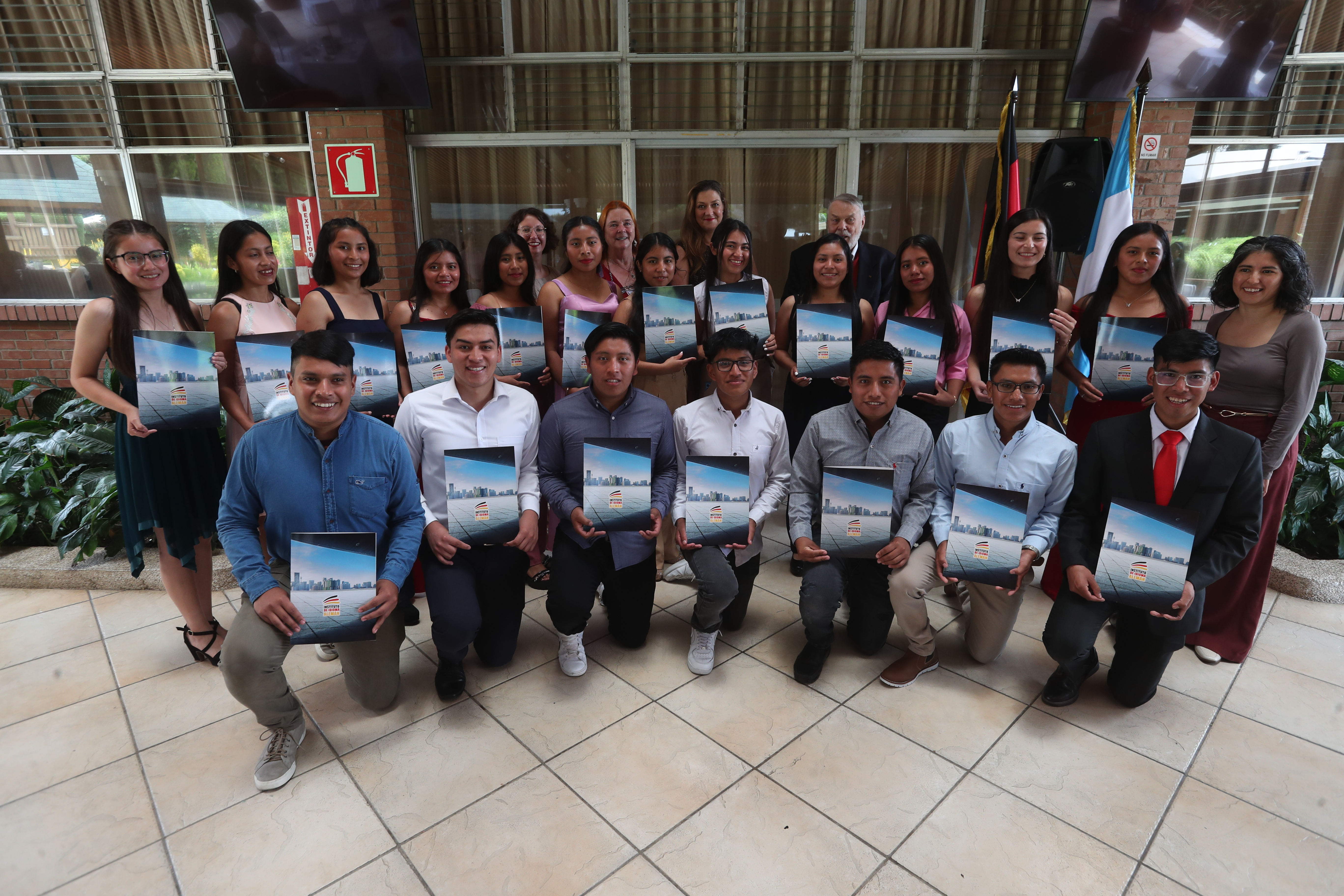 La entrega de diplomas a los jóvenes se realizó en el Club Alemán el pasado miércoles 31 de julio. 

(Foto Prensa Libre: Erick Ávila) 