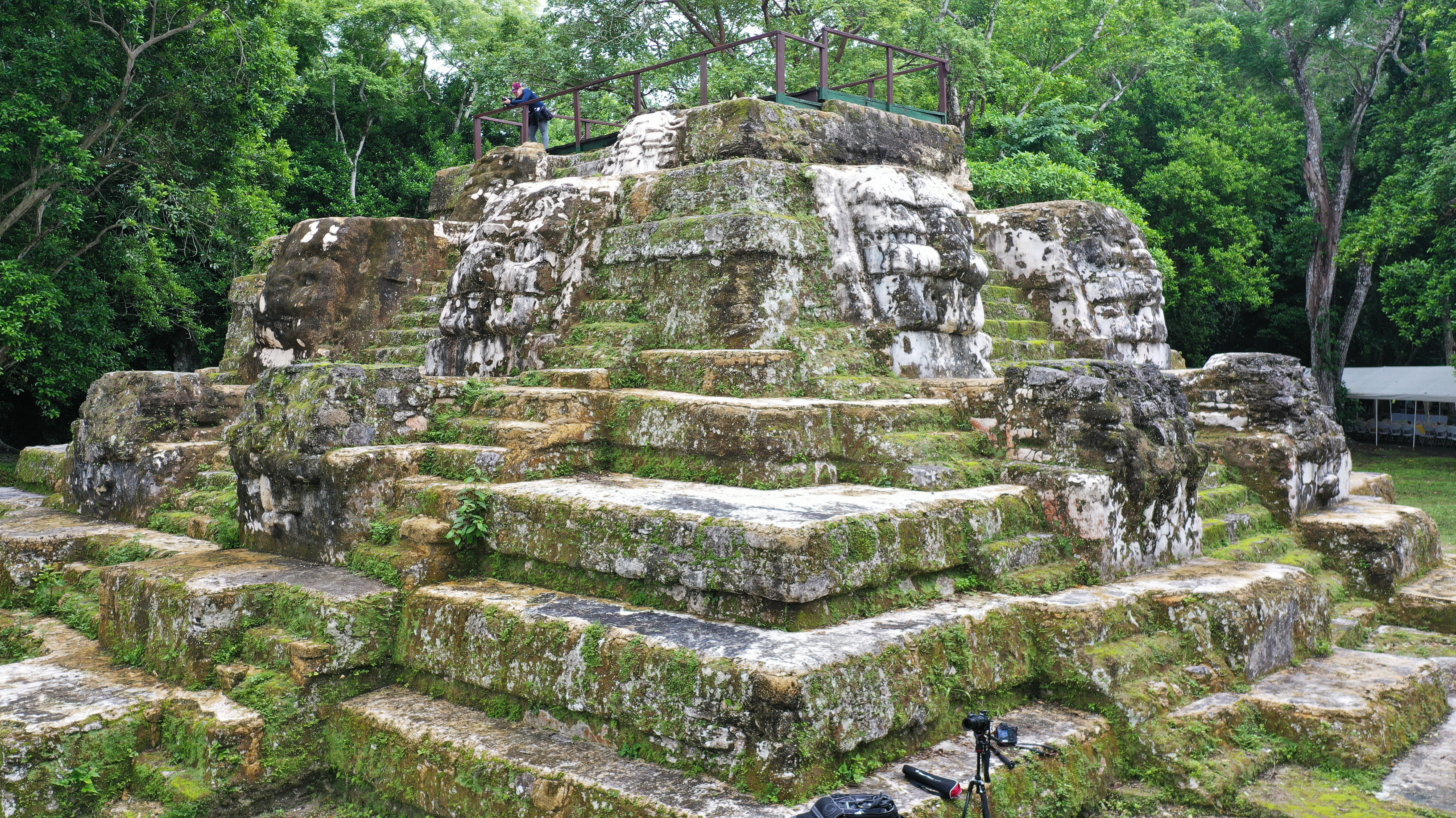 Uaxactún, ubicada a 23 km del Parque Nacional Tikal en la Reserva de la Biosfera Maya, cuenta con una concesión forestal de 83,558 hectáreas. La Omyc, organización comunitaria, trabaja en la protección y conservación del área, promoviendo alternativas económicas sostenibles para la comunidad. (Foto Prensa Libre: Byron Rivera Baiza)