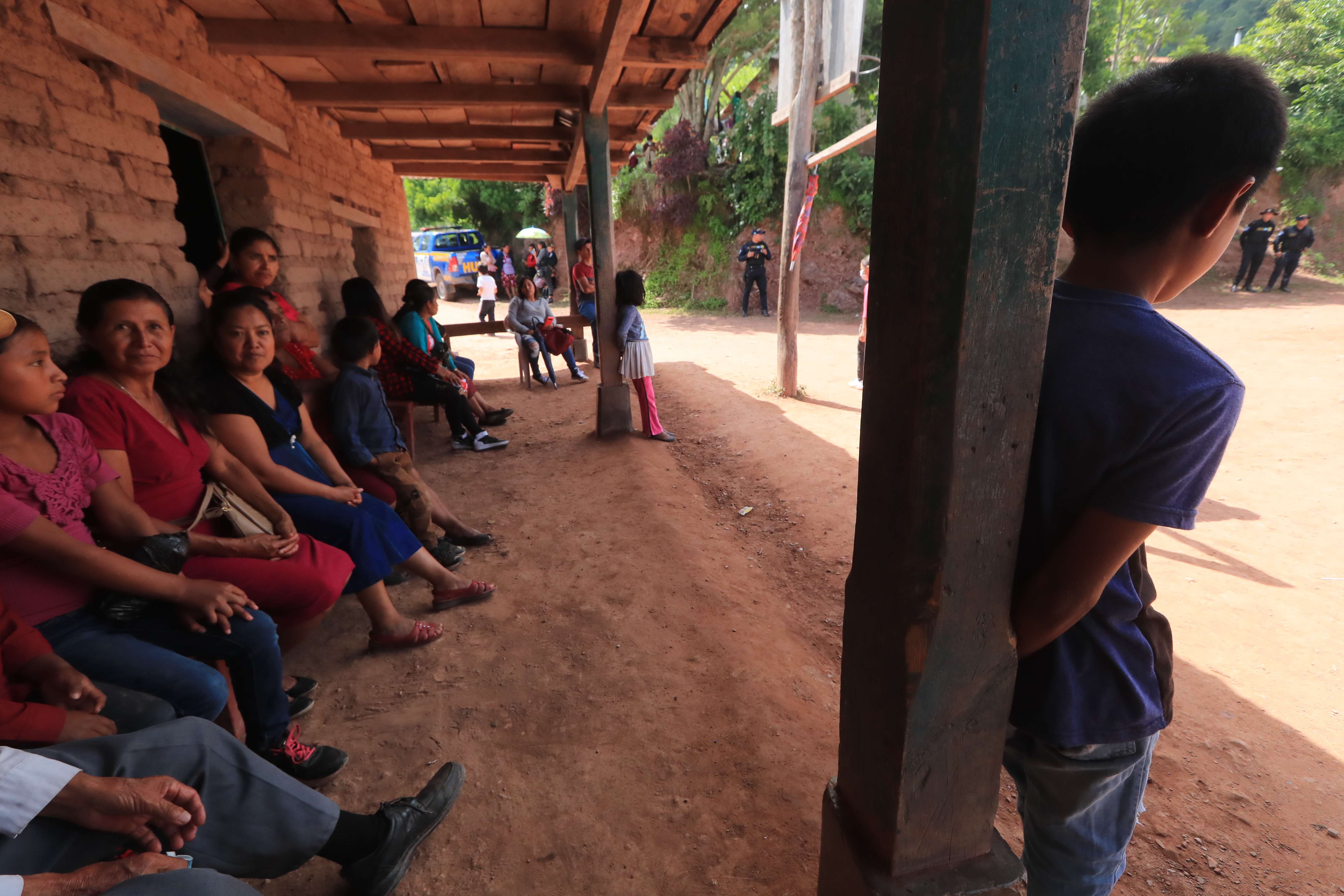 Cuilco, Huehuetenango, se ha convertido en el centro de refugio de cientos de mexicanos que huyeron de sus comunidades por los conflictos que existen entre los crteles de narcotrfico. Familias enteras han dejado todo para sobrevivir y suean con poder regresar a su hogar.

Foto: Oscar Vsquez Mijangos
27/07/2024