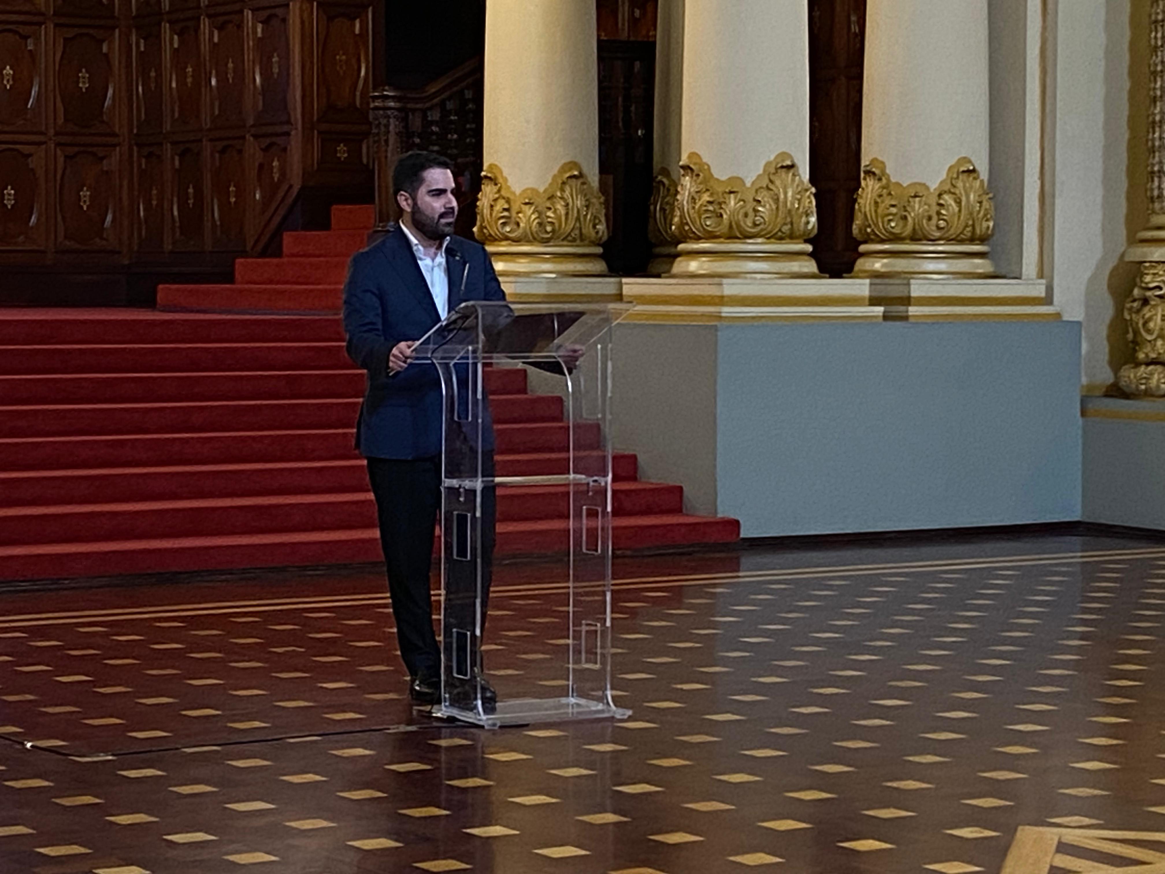 Santiago Palomo, secretario de Comunicación de la Presidencia, niega que exista un distanciamiento del Ejecutivo con los alcaldes. (Foto Prensa Libre: Carlos Ochoa)