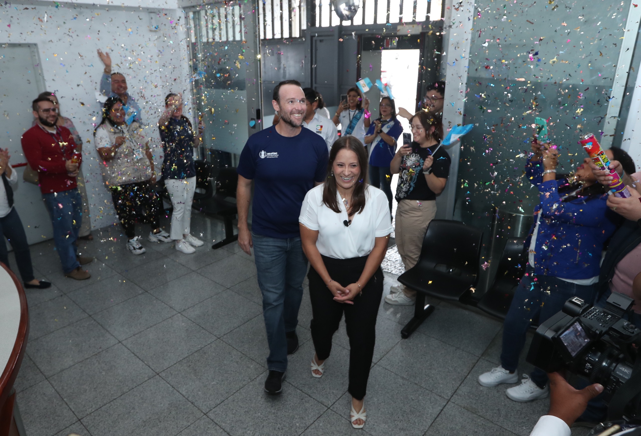 Jean Pierre Brol y Adriana Ruano en Prensa Libre'