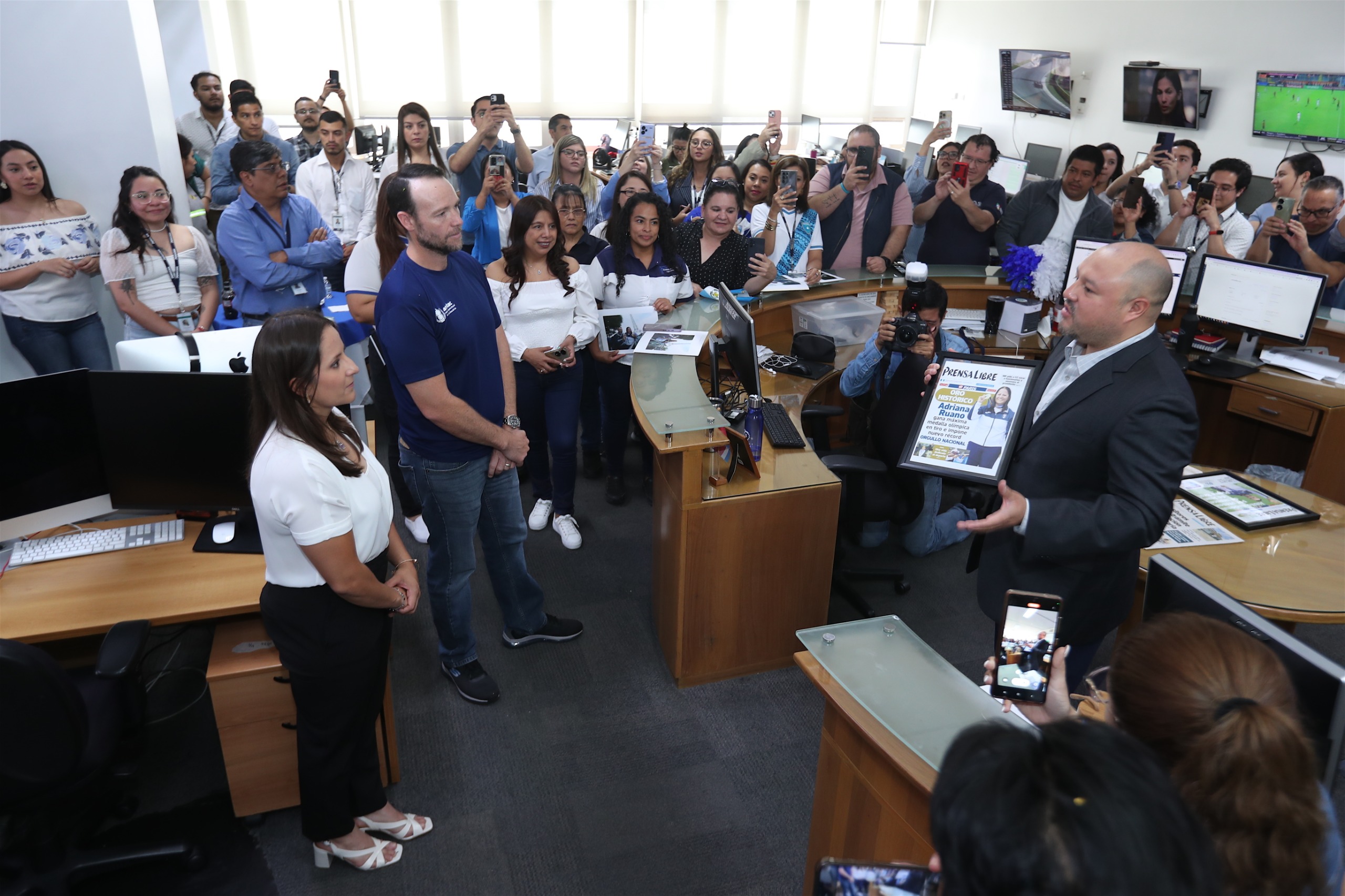 Jean Pierre Brol y Adriana Ruano en Prensa Libre'