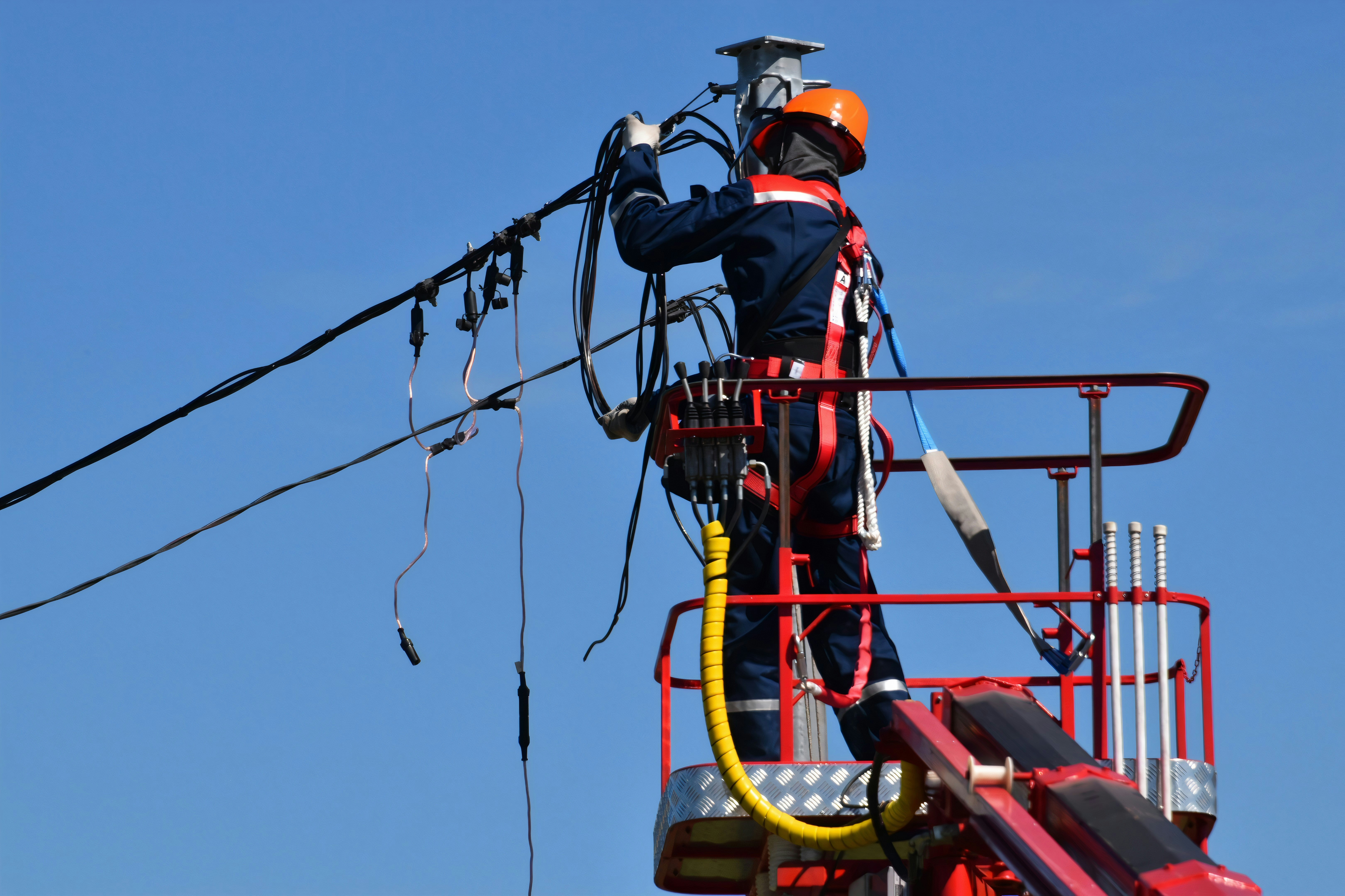 Usuarios reportan falta de energía eléctrica en puntos de la capital este 2 de agosto. (Foto Prensa Libre: Unsplash)