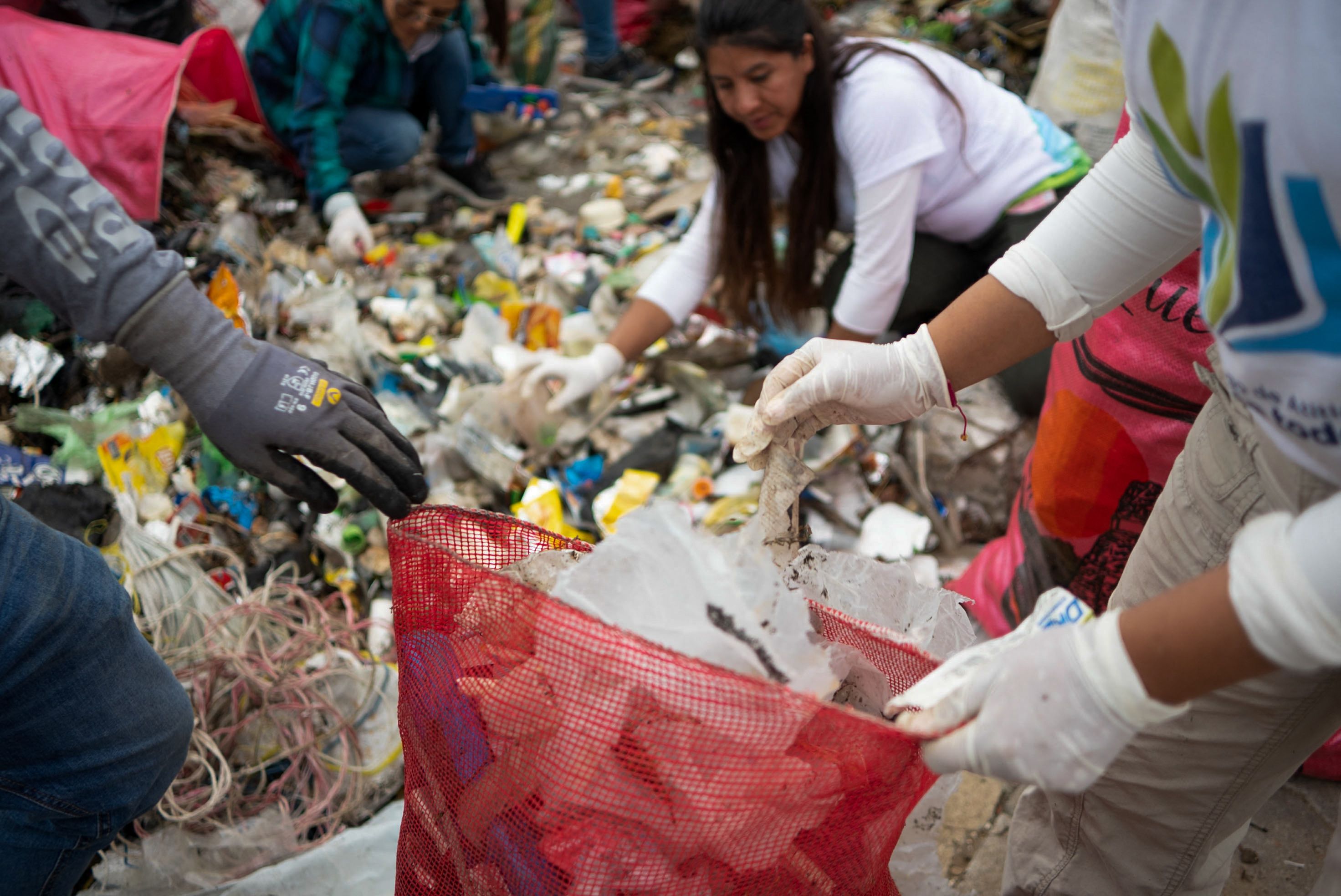 Basura en el lago de Atitlán