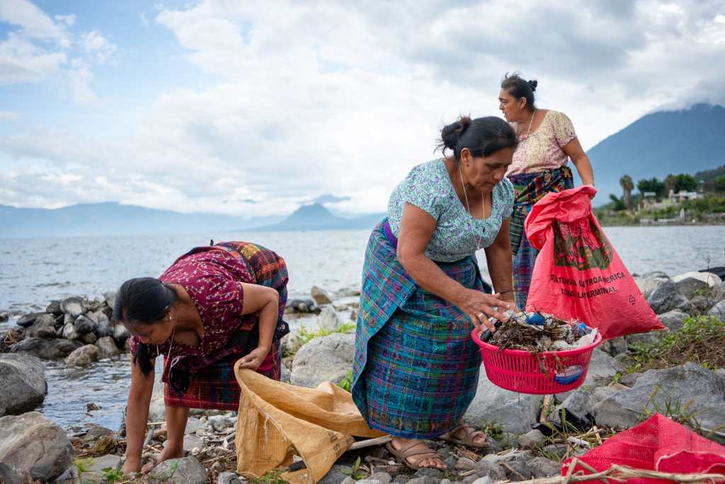 basura en el lago de Atitlán