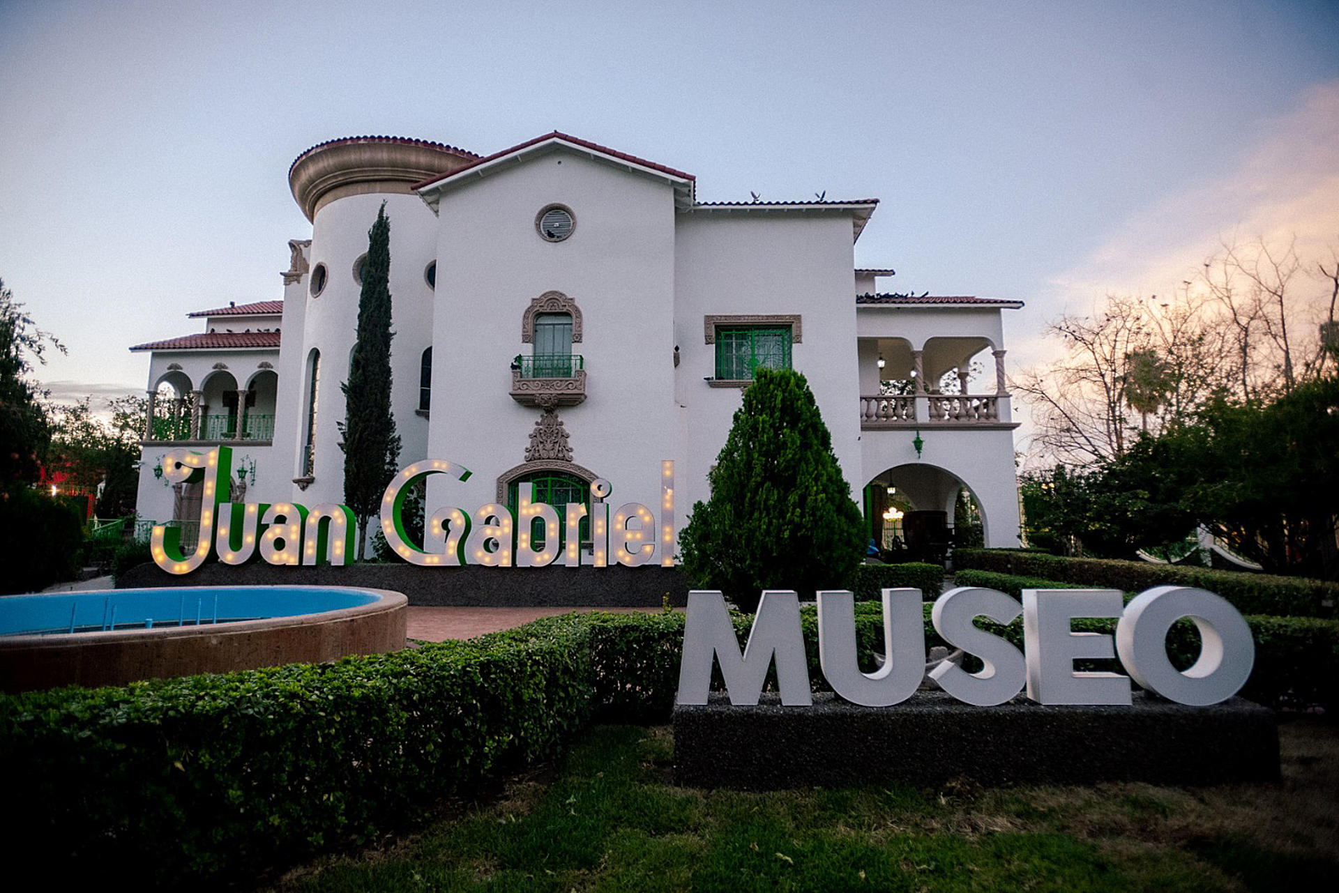 La casa del cantante mexicano Juan Gabriel reabre como museo a ocho años de su muerte