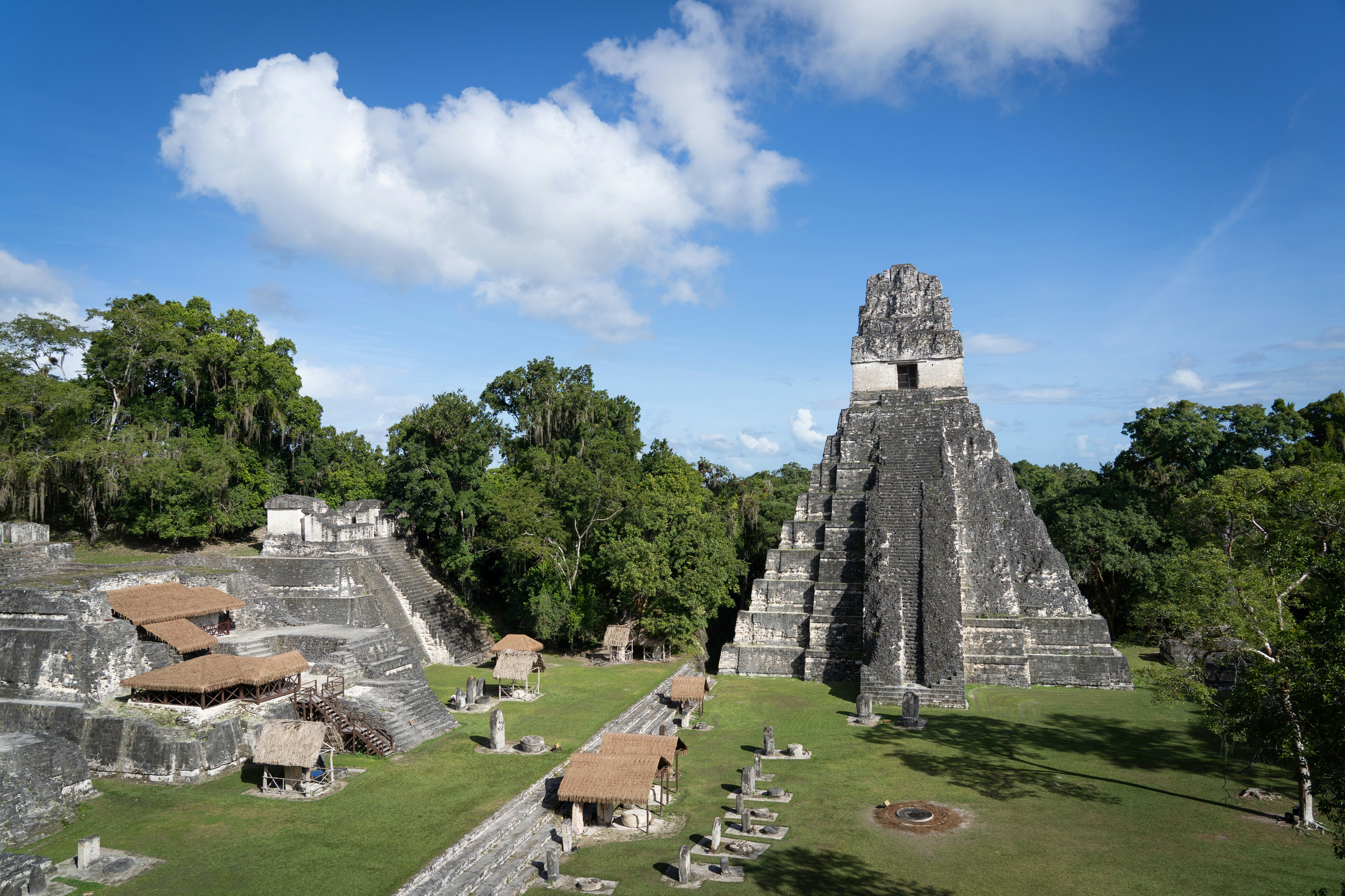 El paso de vehículos en el km 506 de la ruta al Parque Nacional Tikal, Petén, está bloqueado este 12 de agosto. (Foto de referencia: Prensa Libre: Unsplash)