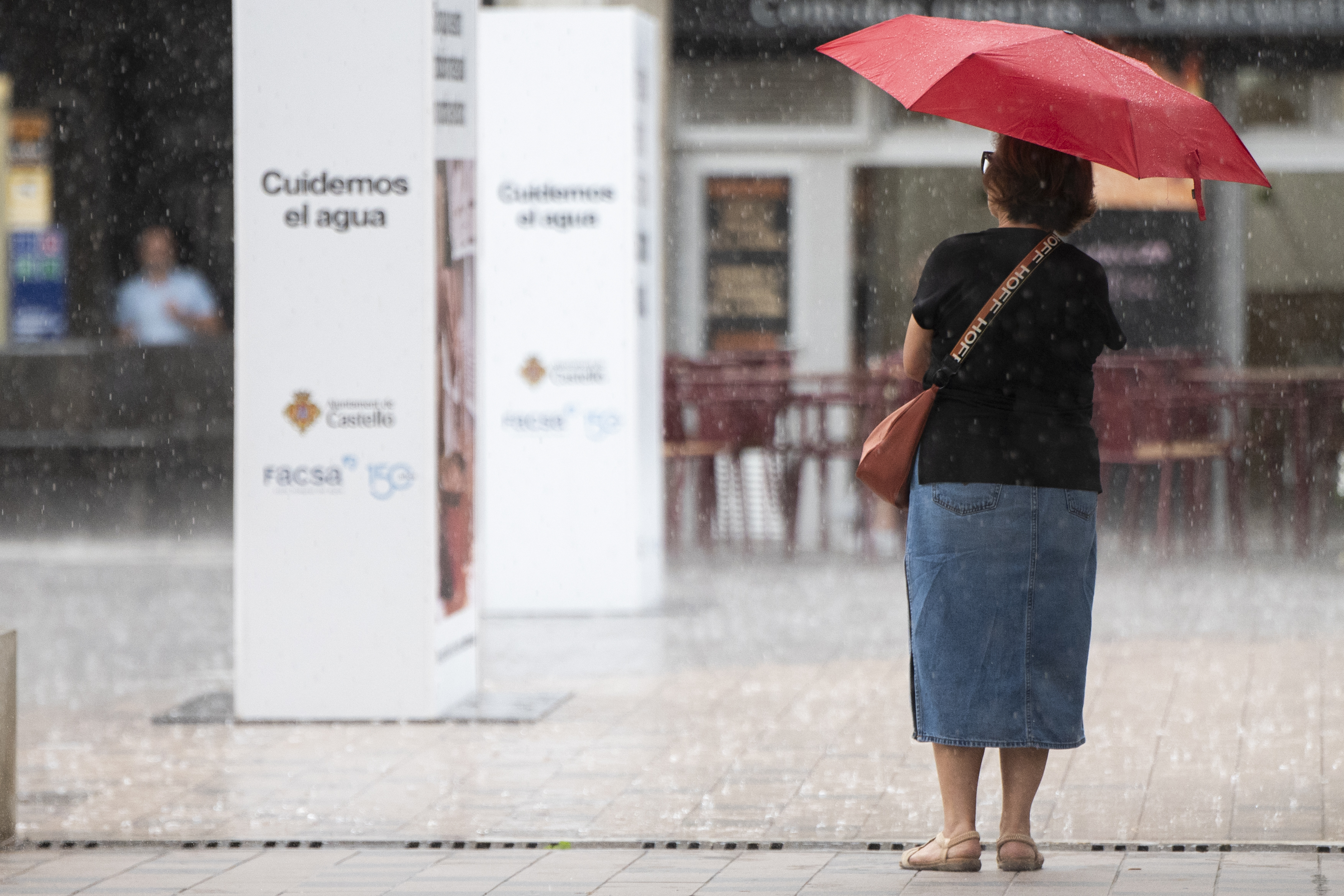 FOTODELDÍA CASTELLÓN DE LA PLANA (CASTELLÓN), 04/09/2024.- El litoral de las provincias de Castellón y Valencia se encuentra este miércoles en alerta naranja por lluvias que podrían dejar hasta 40 litros por metro cuadrado (hasta 90 de forma puntual) en una hora. EFE/Andreu Esteban