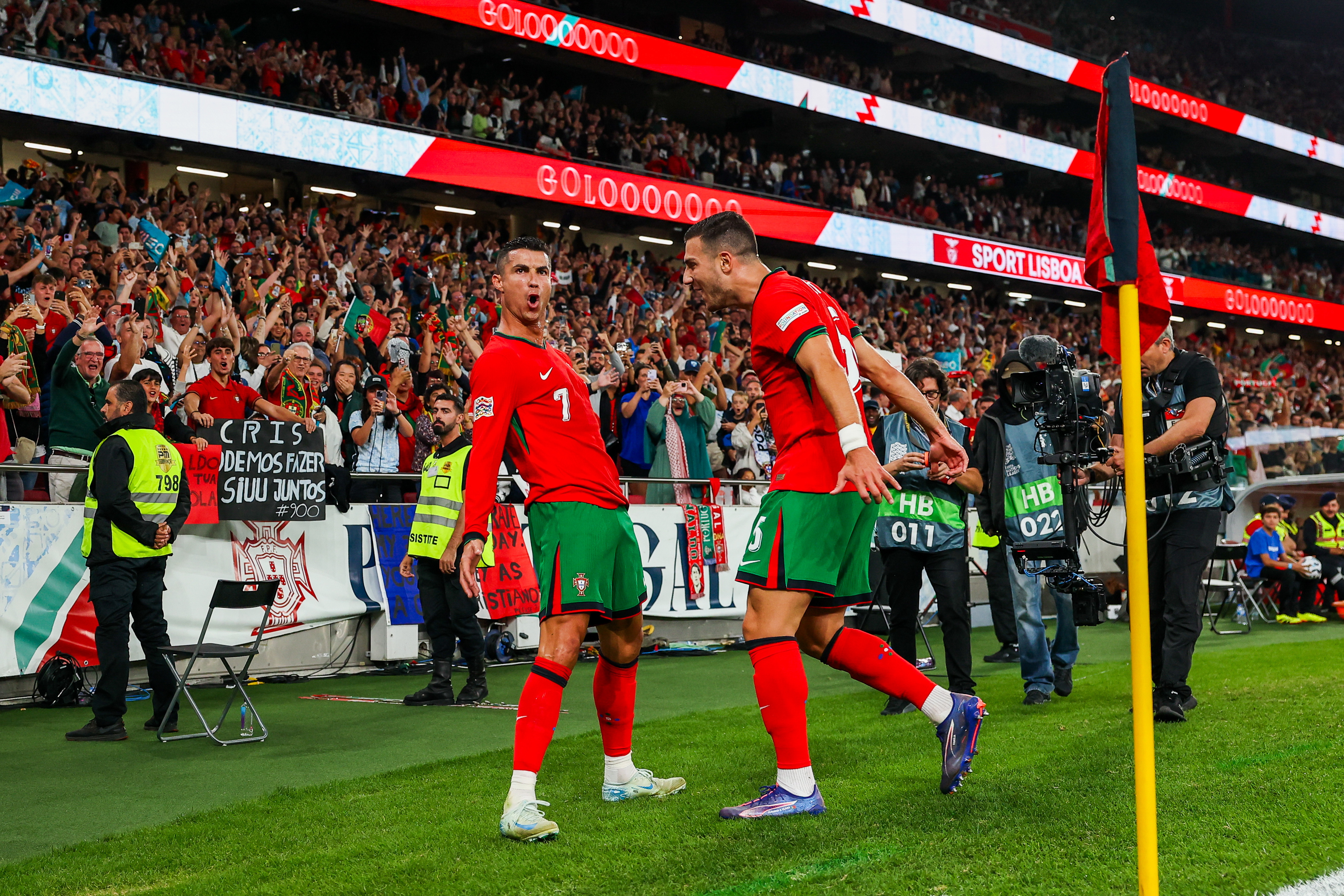 Cristiano Ronaldo anota en los últimos minutos para darle los tres puntos a Portugal