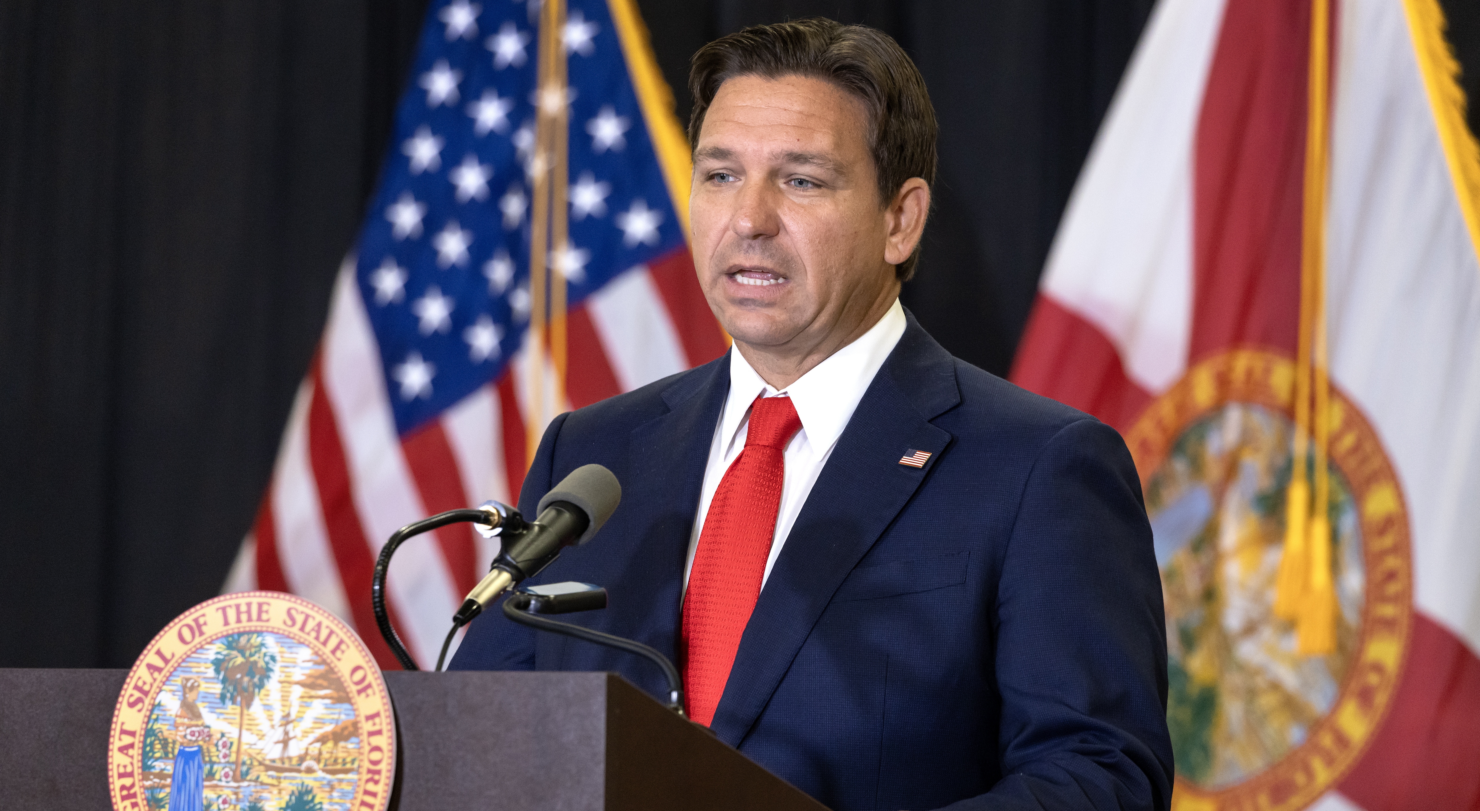 El gobernador de Florida, Ron DeSantis no ha contestado las llamadas del presidente Joe Biden.