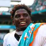 Tyreek Hill el domingo sufrió un incidente con la policía de Miami previo a su partido.