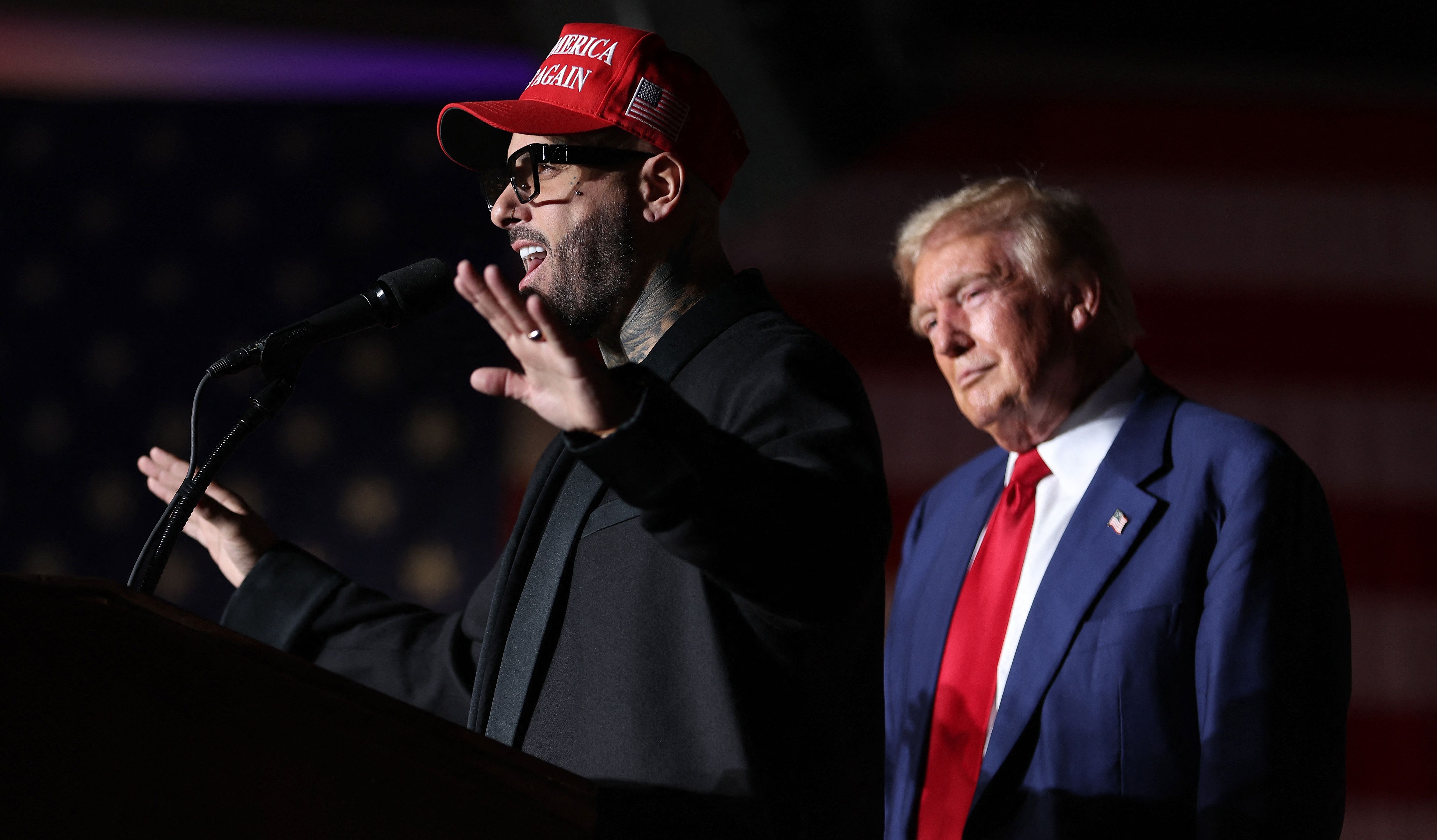 Nicky Jam (Izquierda) en un mitin con Donald Trump (derecha) en Las Vegas.