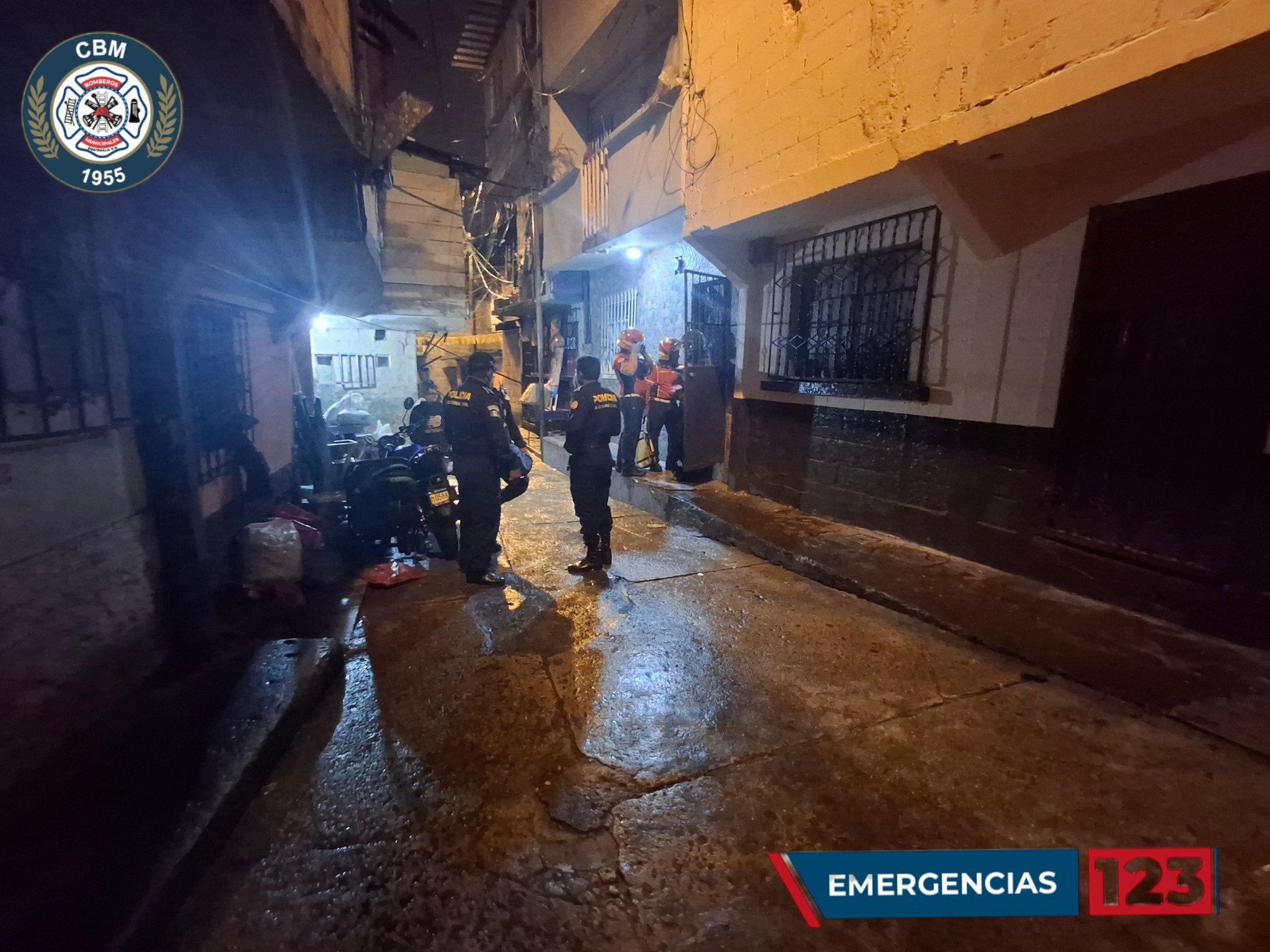 Una menor murió en un ataque armado perpetrado en la zona 5. (Foto Prensa Libre: Bomberos Municipales)