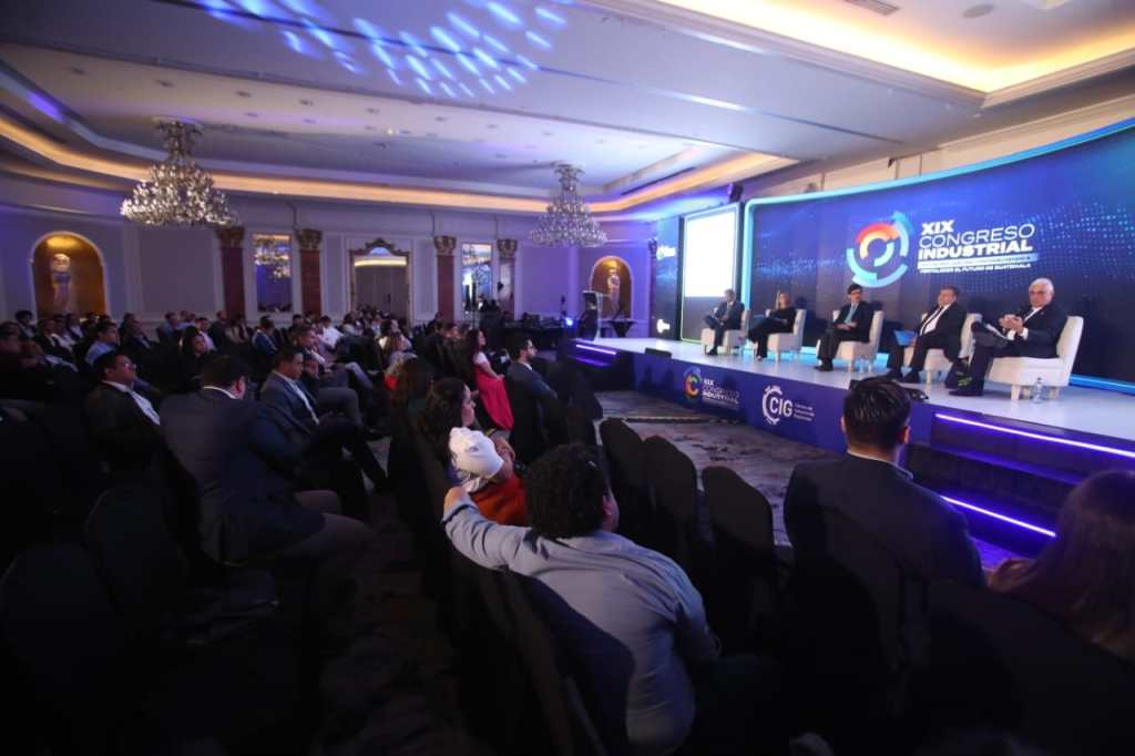 expositores en el foro de inversiones Congreso Industrial