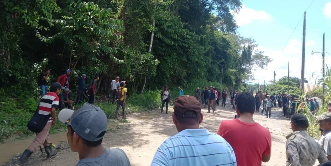 El Consejo Nacional de Áreas Protegidas evita intento de usurpación de cien personas en el Parque Nacional Laguna Lachuá.  (Foto Prensa Libre: Conap). 