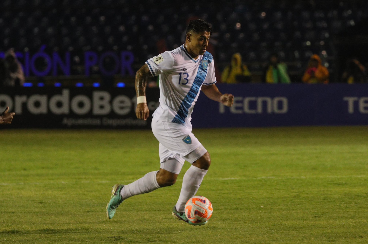 Alejandro Galindo tuvo que ser sustituido contra Costa Rica. (Foto Prensa Libre: Fedefut)